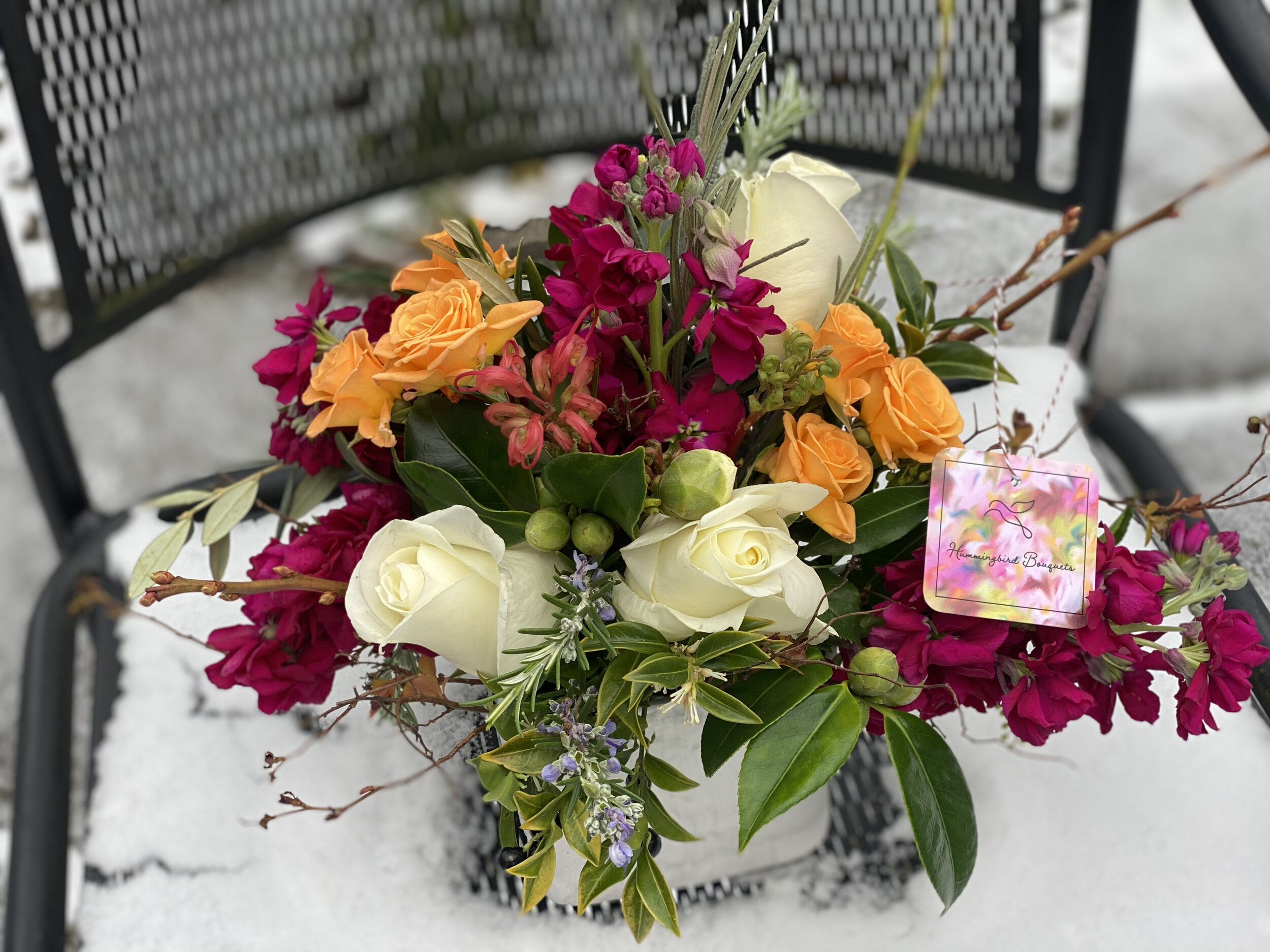 我们的情人节花束之一-所有当地鲜花由西雅图批发种植者市场提供。