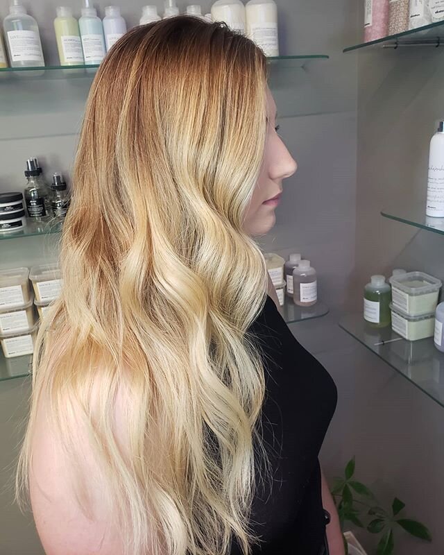 Blonde Balayage! Done with Davines Progress! #bellablu #hairby_tinavoss #hudsonsalon #hairsalon #riverreflection #suitelife #bayalage #blondes #blondehair #extensionspecialist #waterfallbeadedrowextensions #extensions #behindthechair #davinescolor #d