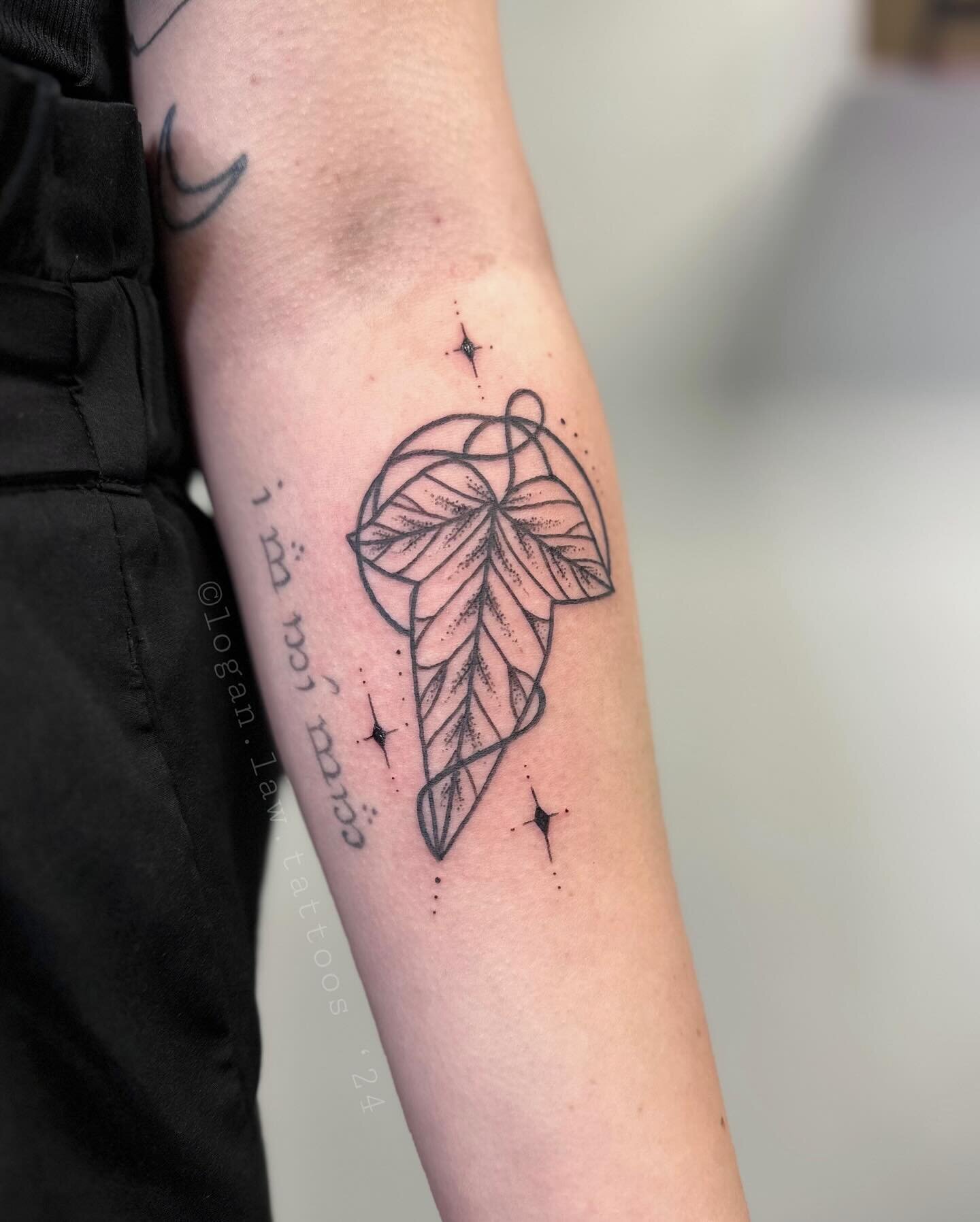 Back to back ❦ Leaf of Lorien ❦ tattoos! So interesting none of these clients know each other but all booked them in the same time frame ‧͙⁺˚*･༓☾ thank you Rachel, Aubrynn &amp; Megan! Done at @perennialtattoostudio ❈