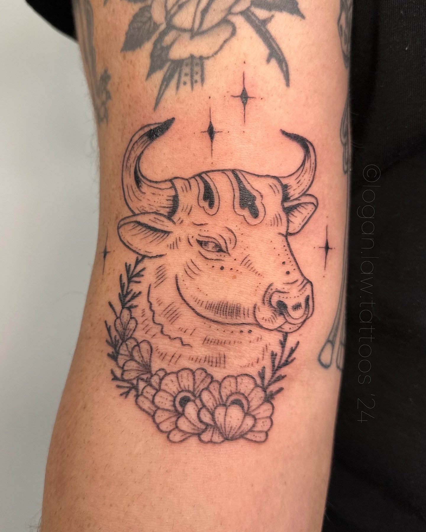 Custom Taurus tattoo for Austin ✦ thank you! Done at @perennialtattoostudio ⊹ made with @kurosumitattooink and @goodjudy.ca supplies
&bull;
&bull;
&bull;
#ecotattooing #btattooing #utahtattooartist #cowtattoo