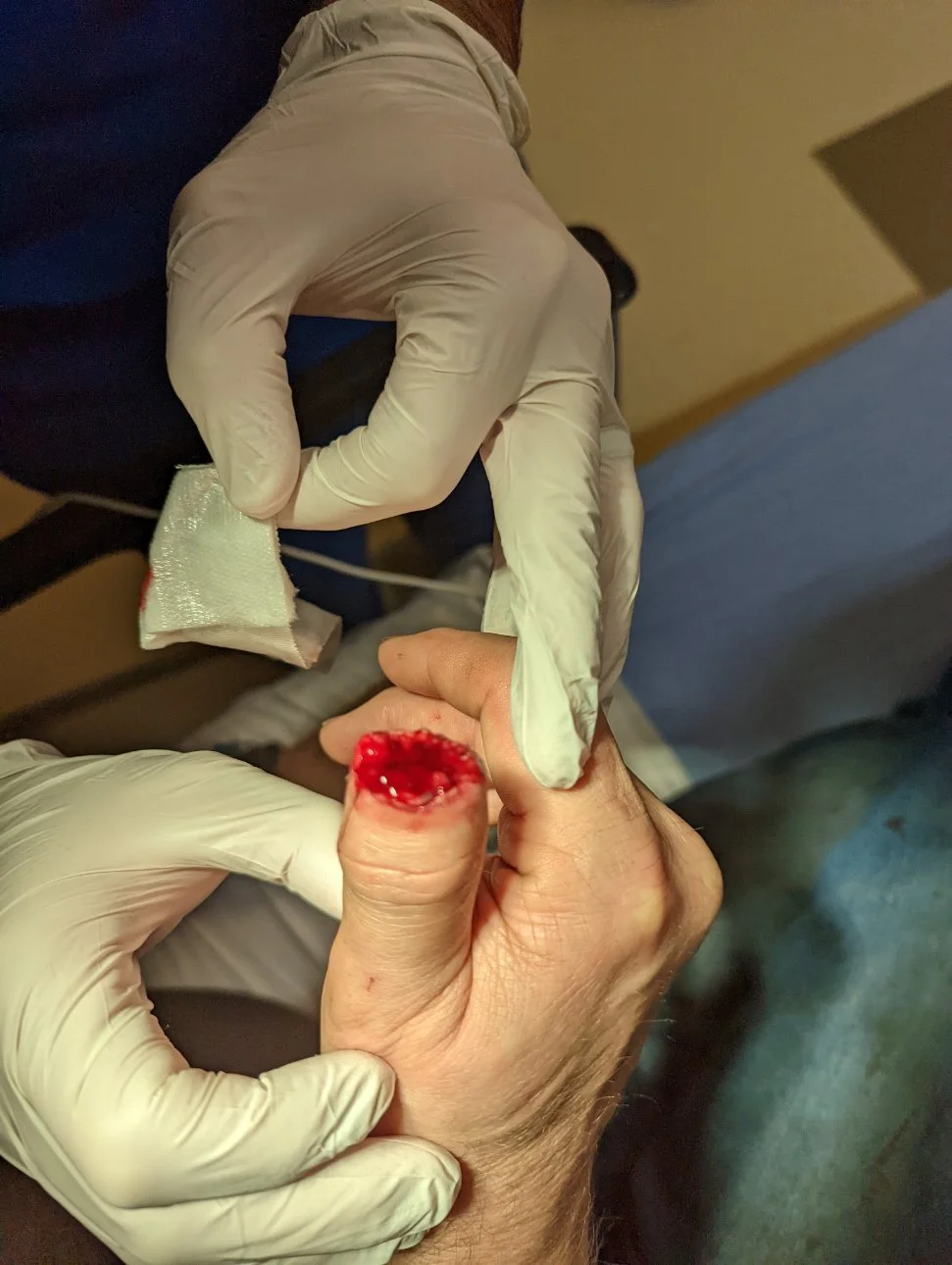 VCPhoto Vaughn Thumb Right a 220307a jpg copy.jpg