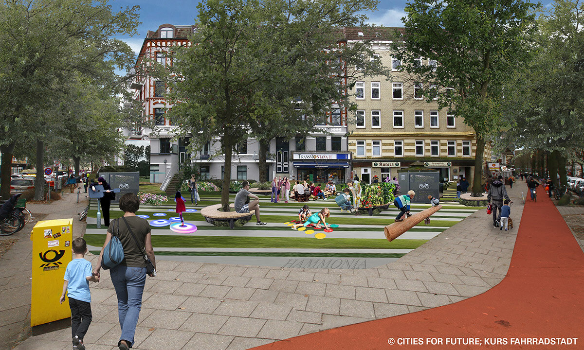 Parnass-Platz Visualisierung von CITIES FOR FUTURE Superbüttel: Ein Platz mit vielen Menschen, Bänke rund um Bäume, Spielgeräte. Vorne links ein Briefkasten