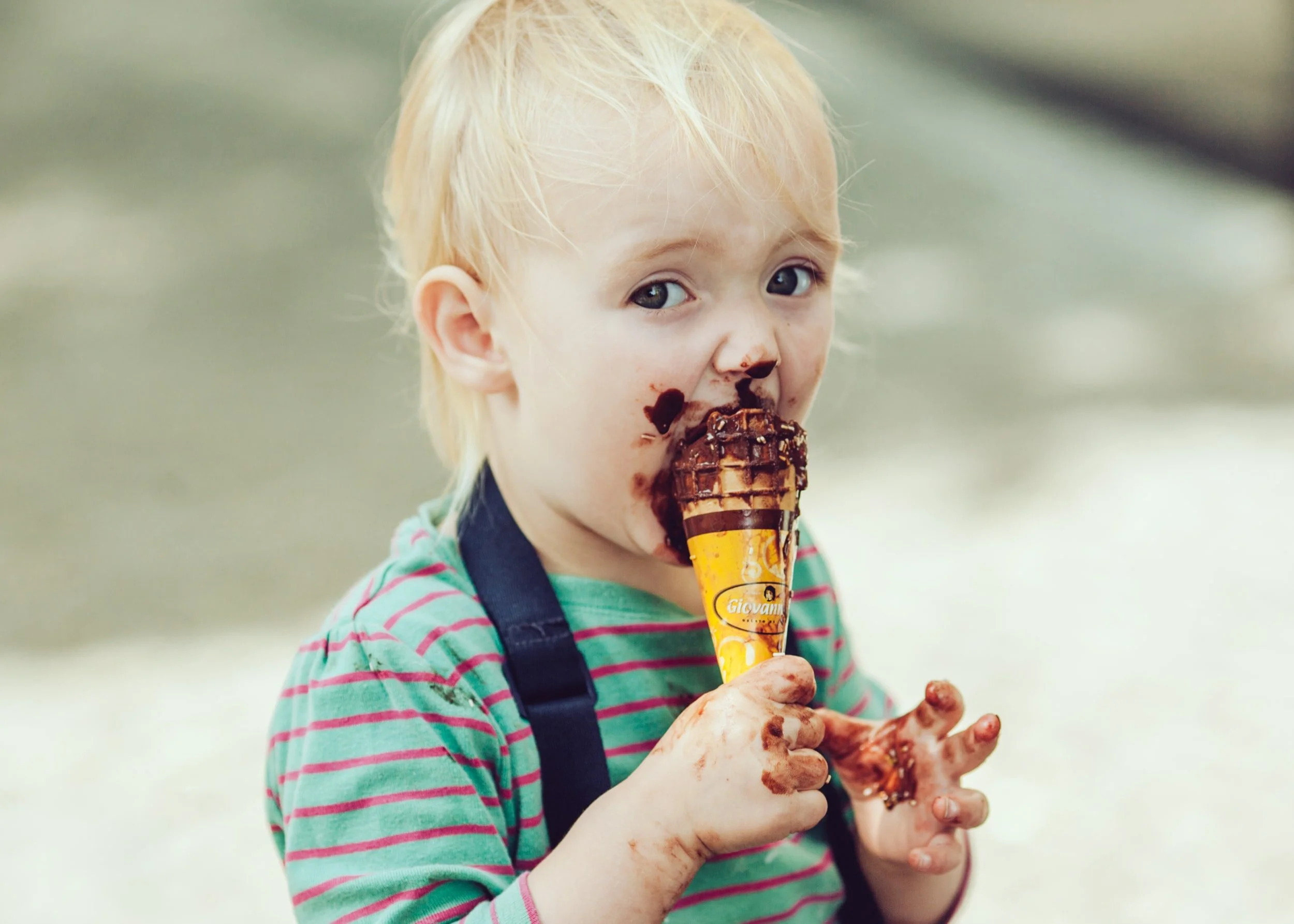 Pictograma de fotografía niño comiendo