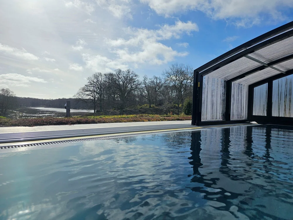 relaxavdelning-pool-Eriksberg_hotell_safaripark-Blekinge-2025 (1).jpg