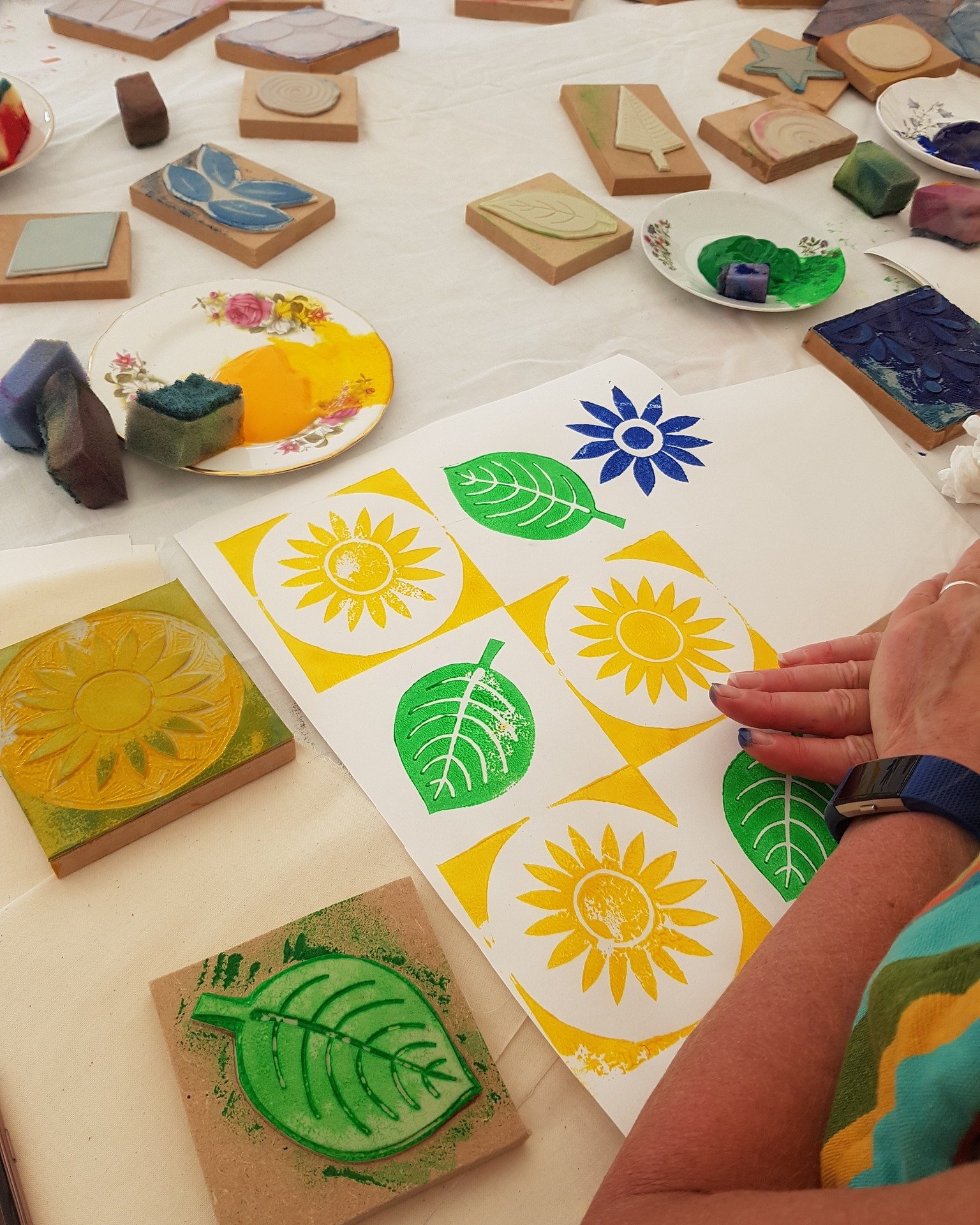 Elevate your sofa with your very own hand block printed cushions! Why not join this fun and relaxed one day workshop with printmaker and fabric designer Lizzie Mabley .  Lizzie will guide you through the process of designing and carving your own lino