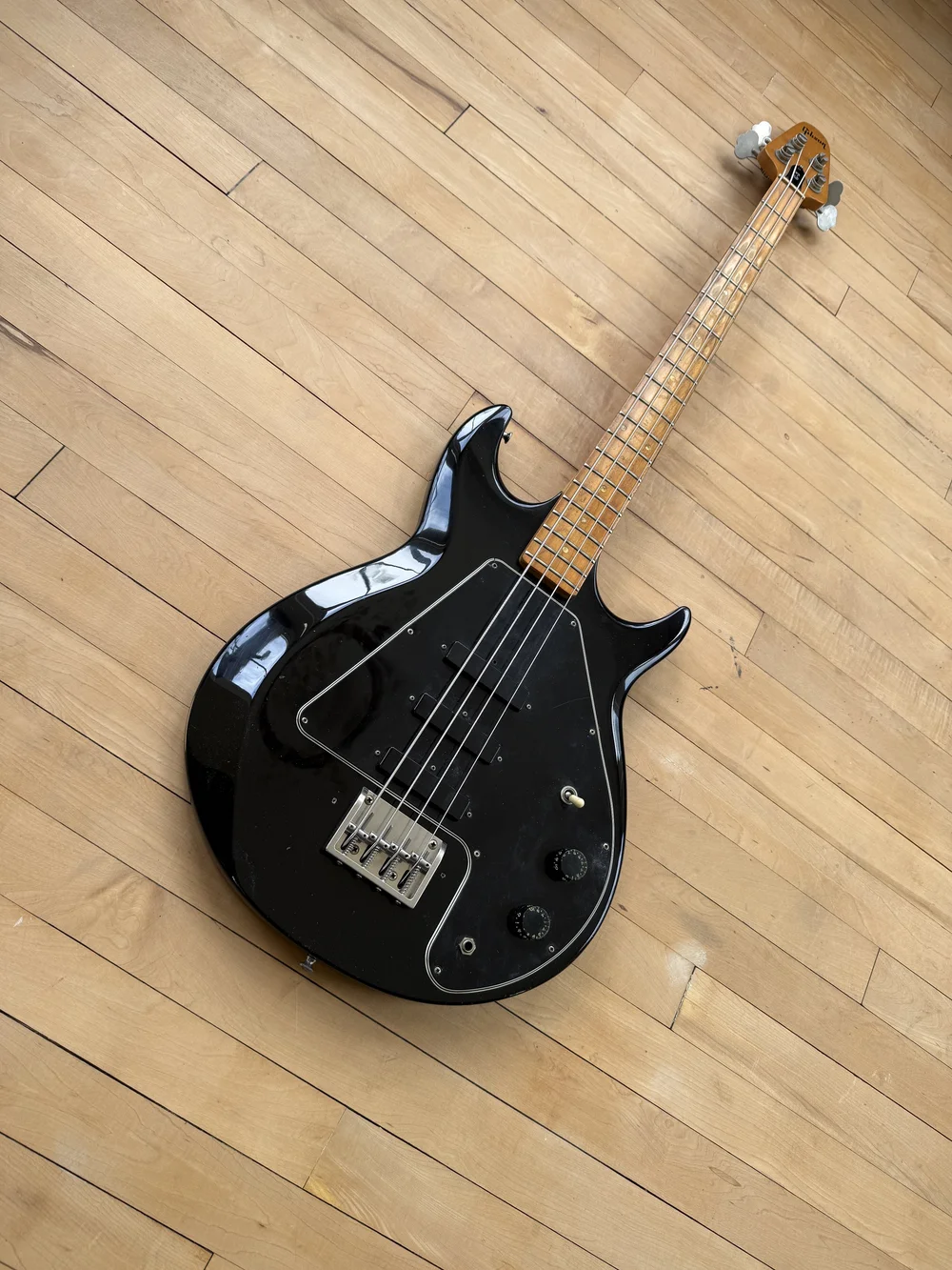 【Vintage】Gibson / The Grabber Bass 1976 1976 Gibson G3 Grabber in Black — Vintage Bass Room