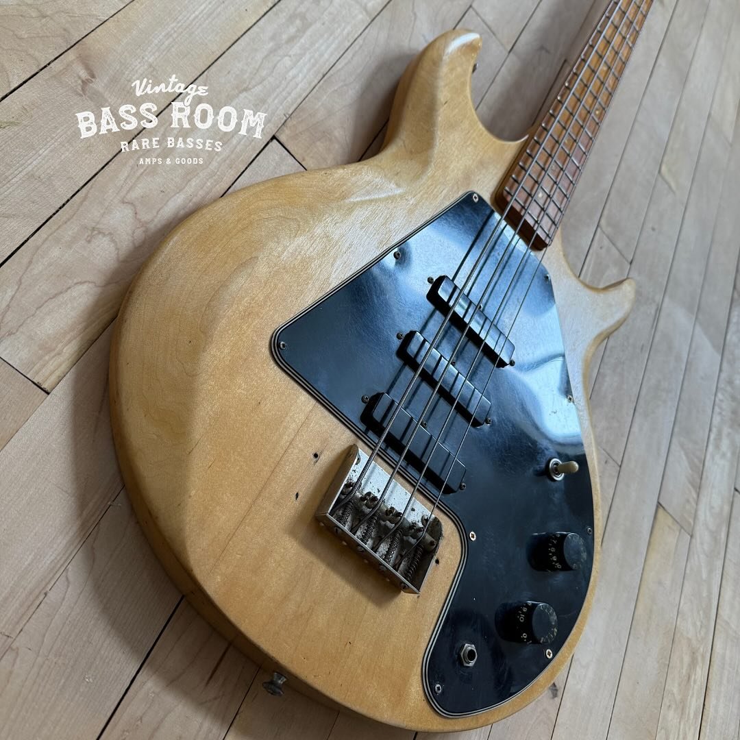 Have a great weekend!

1980 Gibson G3 Grabber with original hard case on this beautiful Friday. Up on the website now so be quick if you missed out on the last 3.

#bass #bassist #bassgram #bassdaily #bassguitar #bassplayer #bassplayersunited #basspl