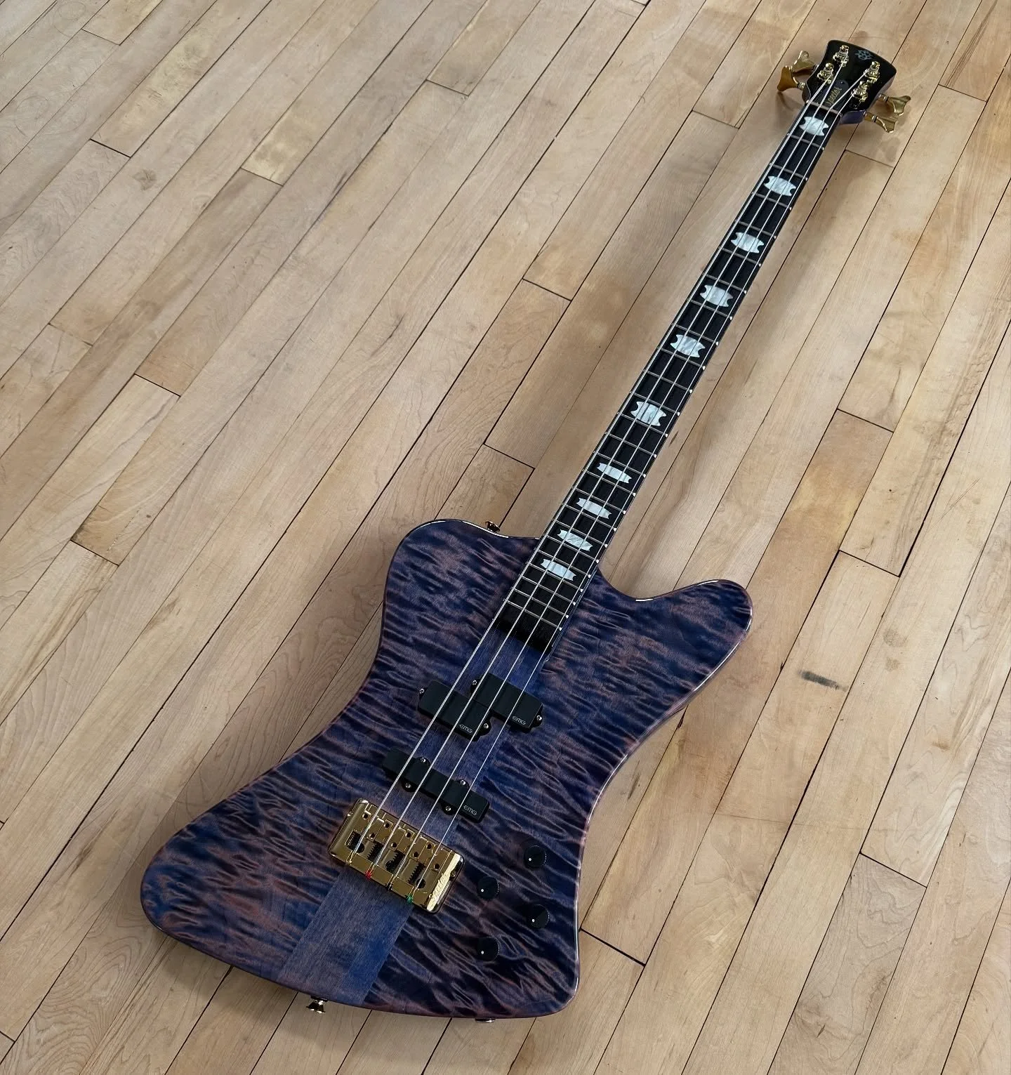 Spector Euro X 4 Limited Edition in Ultra Violet

Pre-ordered by its original owner from a limited run in early 2022 after a Spector endorsee instigated their production.

Up on the website now

#bass #bassist #bassgram #bassdaily #bassguitar #basspl