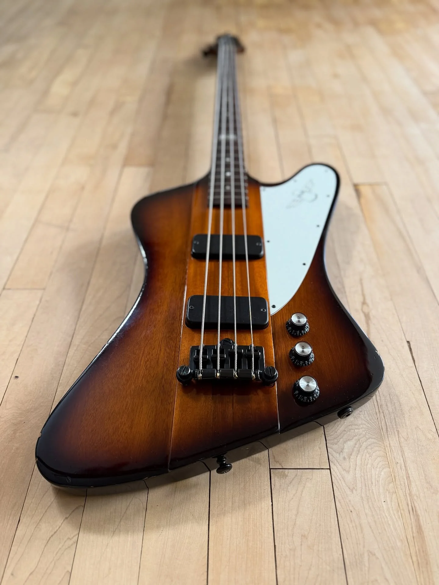 The unmistakeable Gibson Thunderbird is this weeks offering for #gibsonday This 2014 version is their 120th Anniversary Bass, and what a stunner it is. This one will be going through the workshop tomorrow and will be online for sale this evening.

#b
