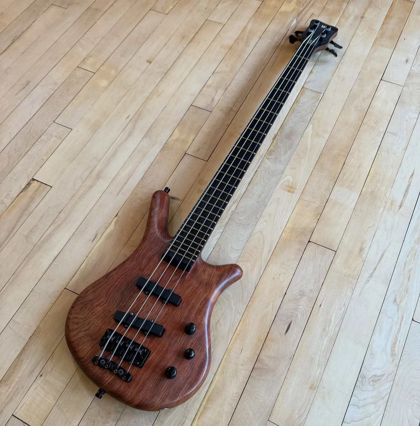 ***NEW ARRIVAL***

2004 Warwick Thumb NT. what a beauty! Up on the website tomorrow.

#bass #bassist #bassgram #bassdaily #bassguitar #bassplayer #bassplayersunited #bassplayermag #basso #bassgram #instabass #warwickbasses #warwickbass #warwickthumb 