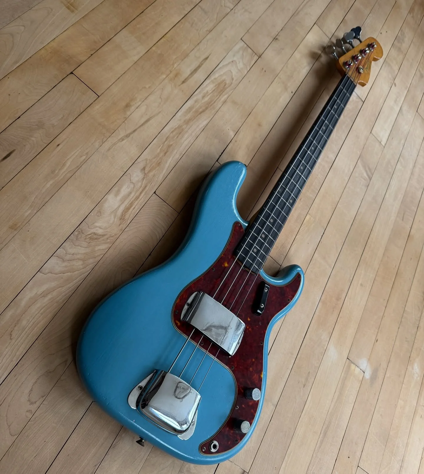 1962 Pre CBS Fender Precision Bass is today&rsquo;s muse at Vintage Bass Room. This is a beauty. 

Here at Vintage Bass Room we carry one of the best collections of vintage and rare basses in the U.K. We also offer U.K. and EU delivery too using our 
