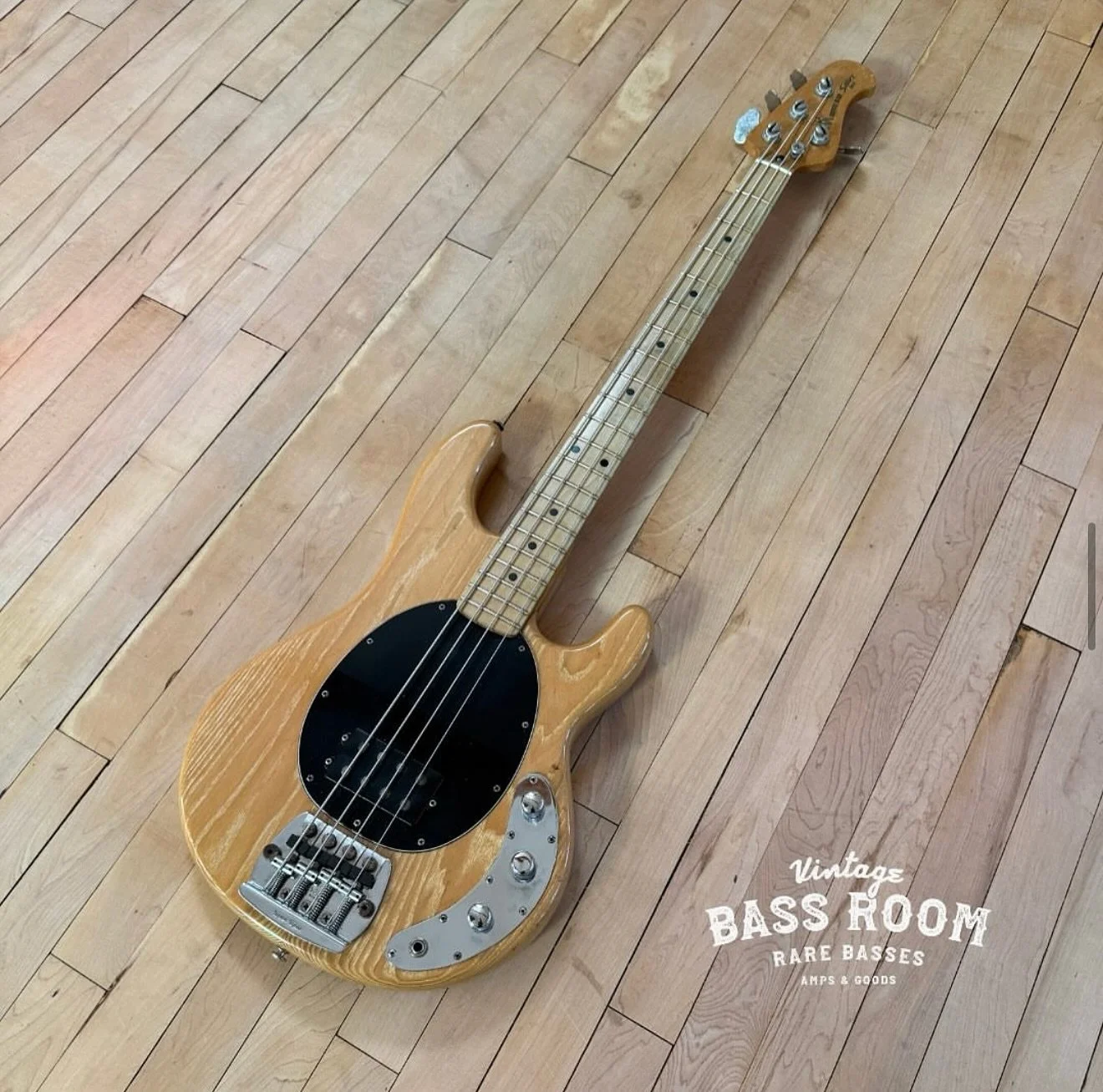 How about a Sabre-Ray for #musicmanmonday A beautiful 1982 Pre EB Fully loaded body with a 1979 Sabre neck. Possibly the best of both worlds? Sounds epic. 
#bass #bassist #bassgram #bassdaily #bassguitar #bassplayer #bassplayersunited #bassplayermag