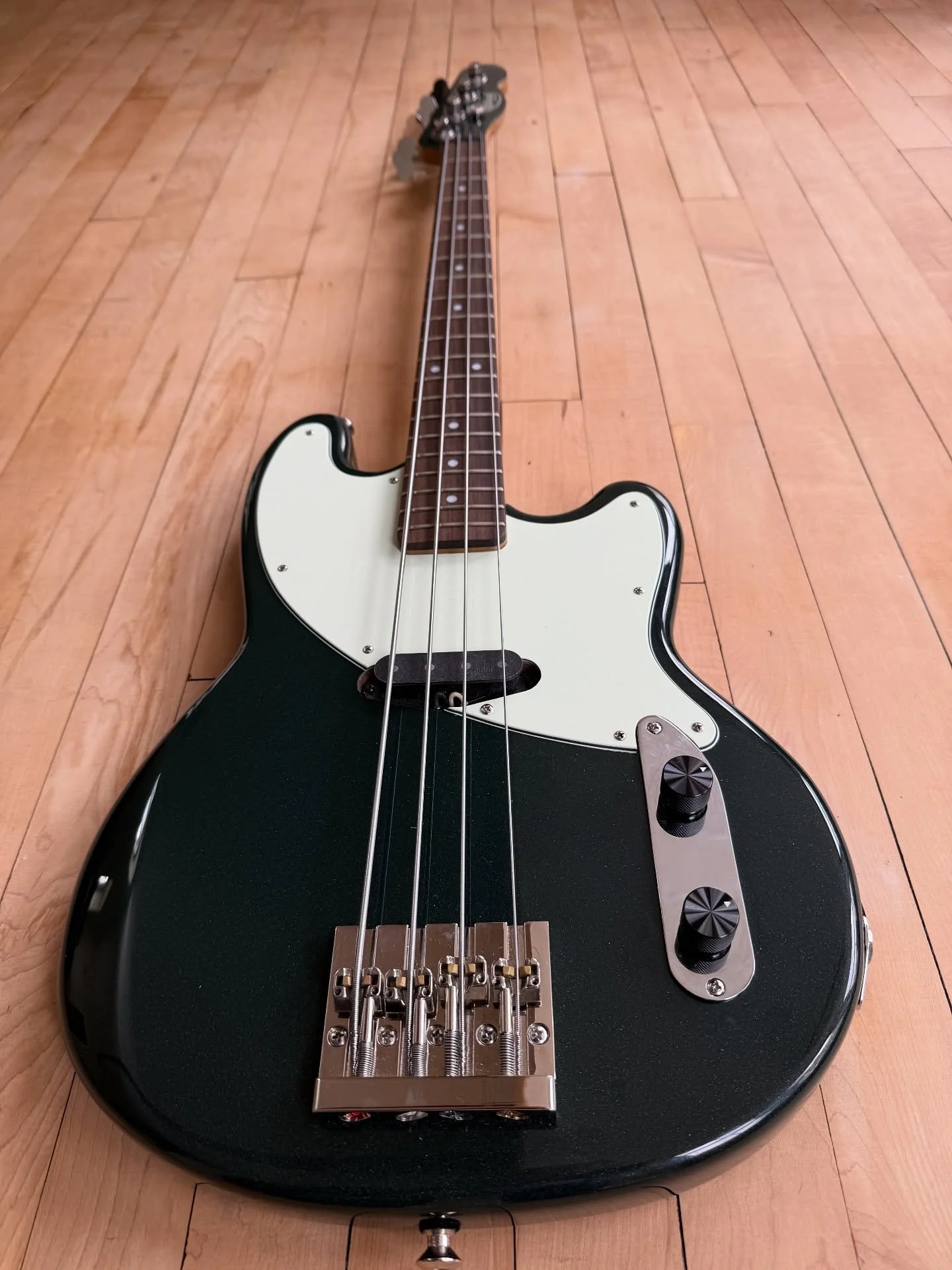 This super cool @wilcockbasses 51P has just arrived at VBR. What a stunner!

Here at Vintage Bass Room we carry one of the best collections of vintage and rare basses in the U.K. We also offer U.K. and EU delivery too using our own courier to ensure 