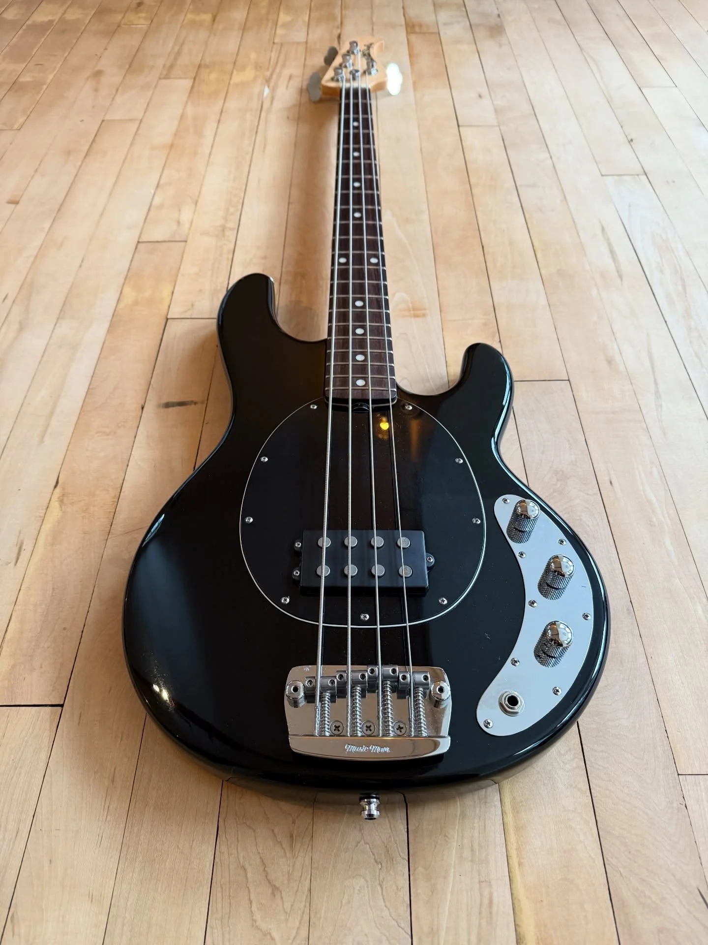 A lovely 2010 Musicman Stingray in a killer Black and Rosewood combination. Perfection. Check the we aite for more details

#bass #bassist #bassgram #bassdaily #bassguitar #bassplayer #bassplayersunited #bassplayermag #basso #bassgram #instabass #sti