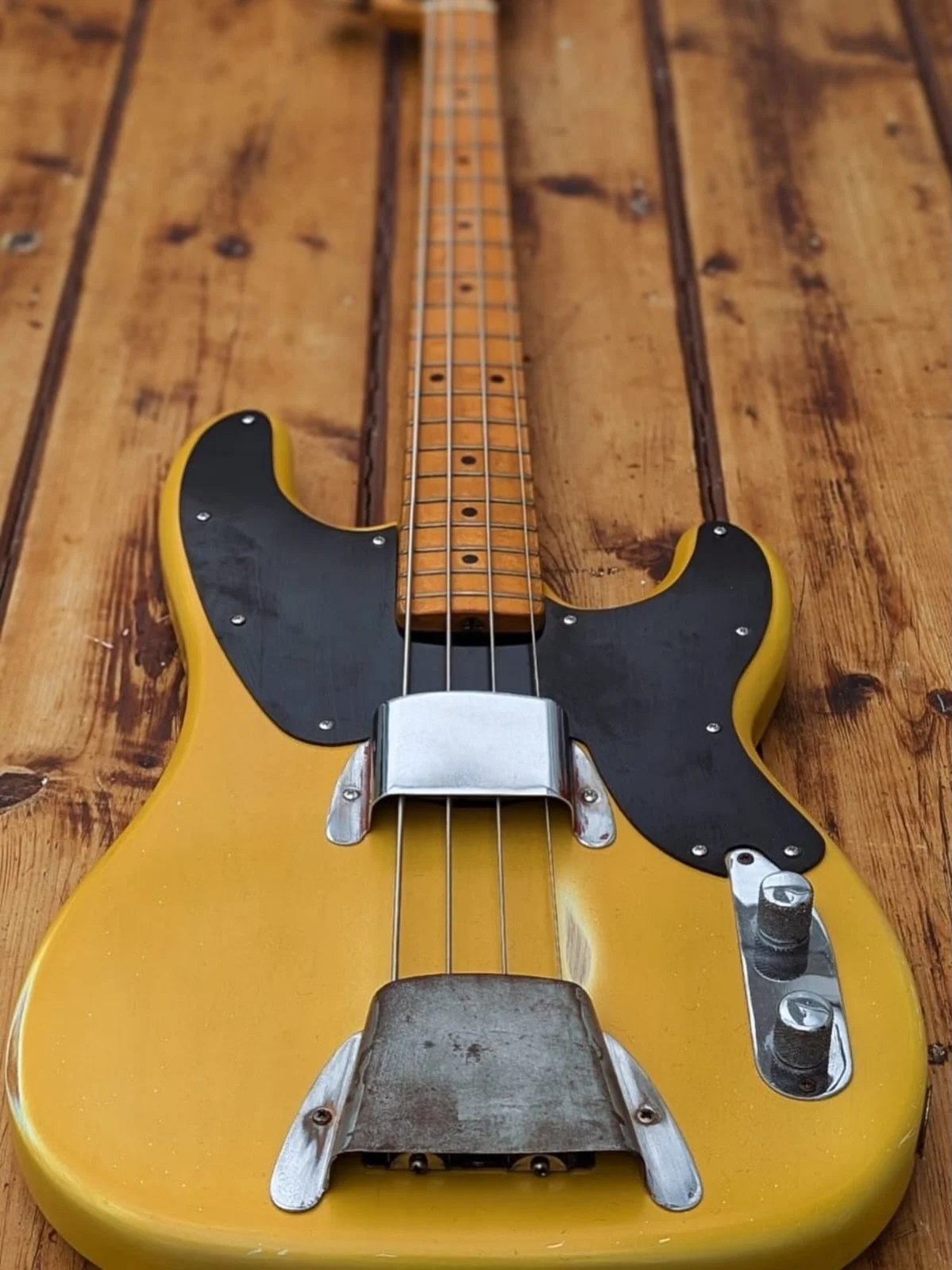 Mojo for days 👌 The truly iconic 1969 Telecaster Bass. What a stunner with an amazing refinish back to its original colour by @dwilsonguitars from a drab stripped natural to this beauty. 

This bass is epic and up on the website now. Go and check it