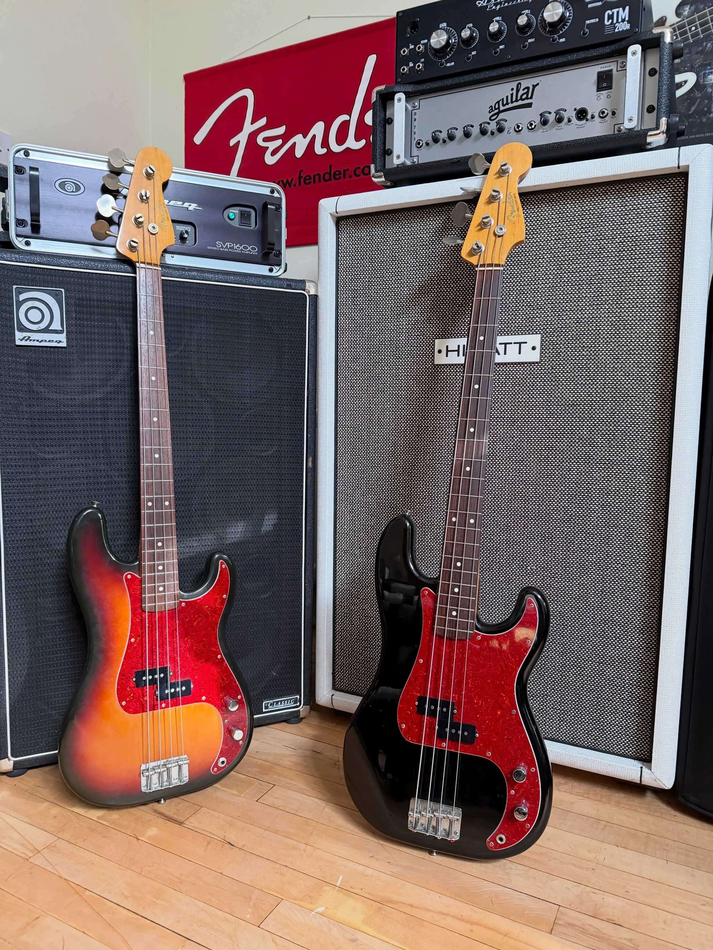 A couple of new arrivals today and what a fabulous pair. A 1994 Black Fender Japan &lsquo;64 reissue and a stunning 1990/1 Fender Japan Sunburst P. They&rsquo;ll be going through the workshop this week. 

#fenderjapan #fenderbass #precisionbass #prec