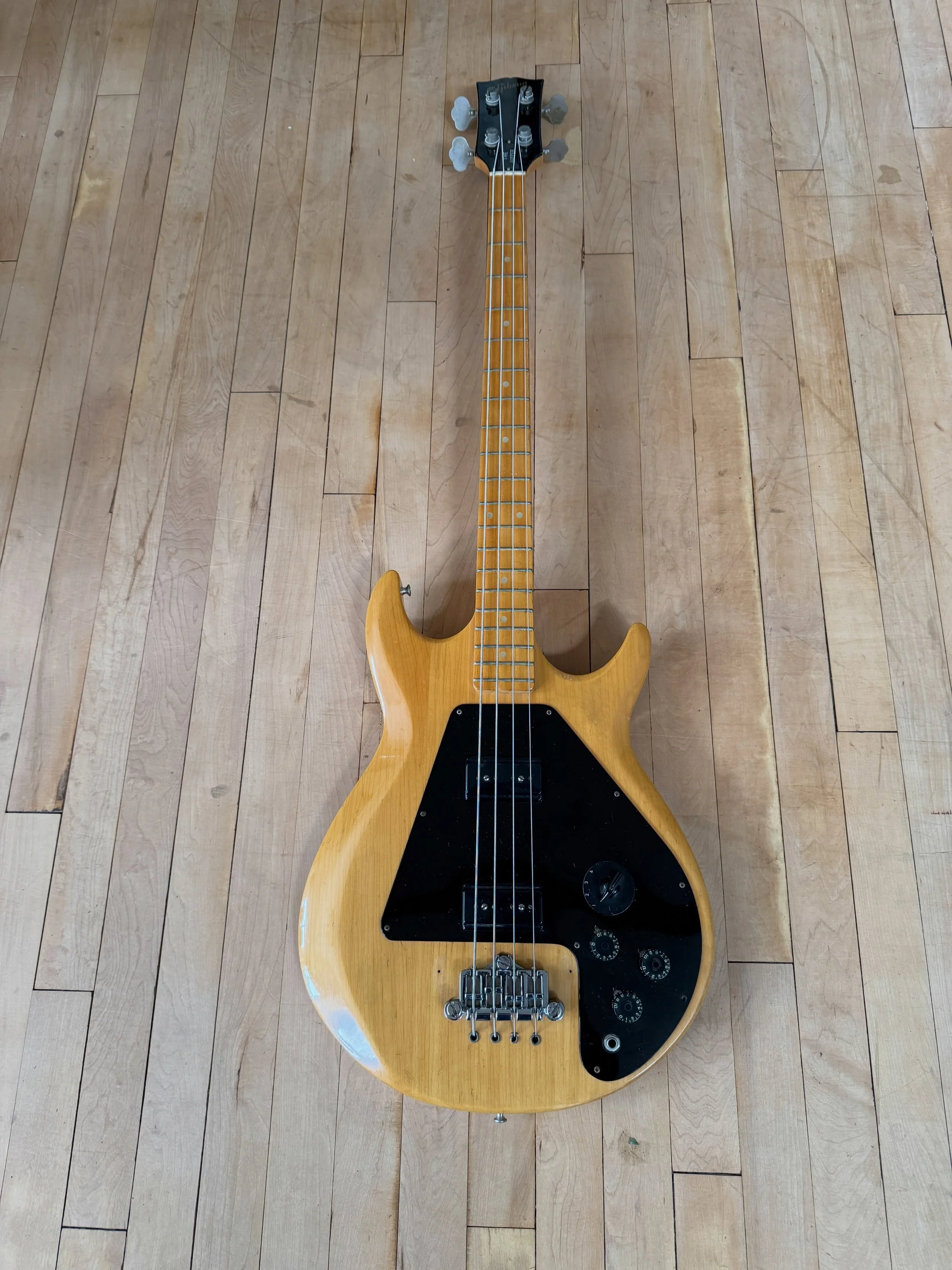 A few new arrivals about to hit the website including a fantastic pair of Gibson Rippers. A 1975 Natural, a &lsquo;78 Ebony and a rather fetching 2020 Fender Japan Special Jazz in a stunning green finish. 

They&rsquo;ll all be down @bristolguitarsho