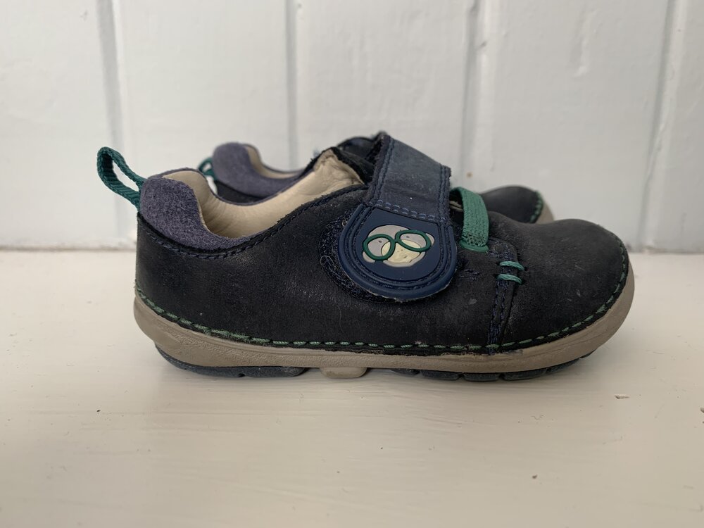 size 3 Clarks shoes blue — Merry-go-round