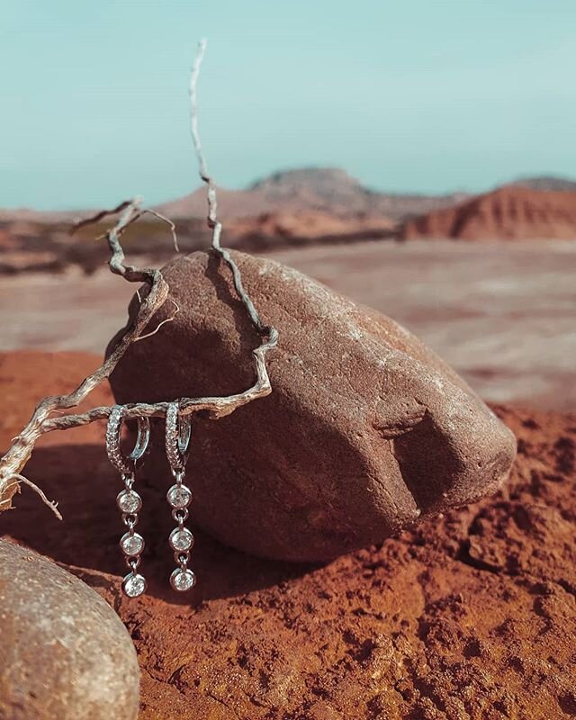 Tbt to that beautiful roadtrip pics for @olivabombay ✨
-
#roadtrippin #olivabombay #productphoto #bardenasreales #navarra #fotografa #fotografoinstagram