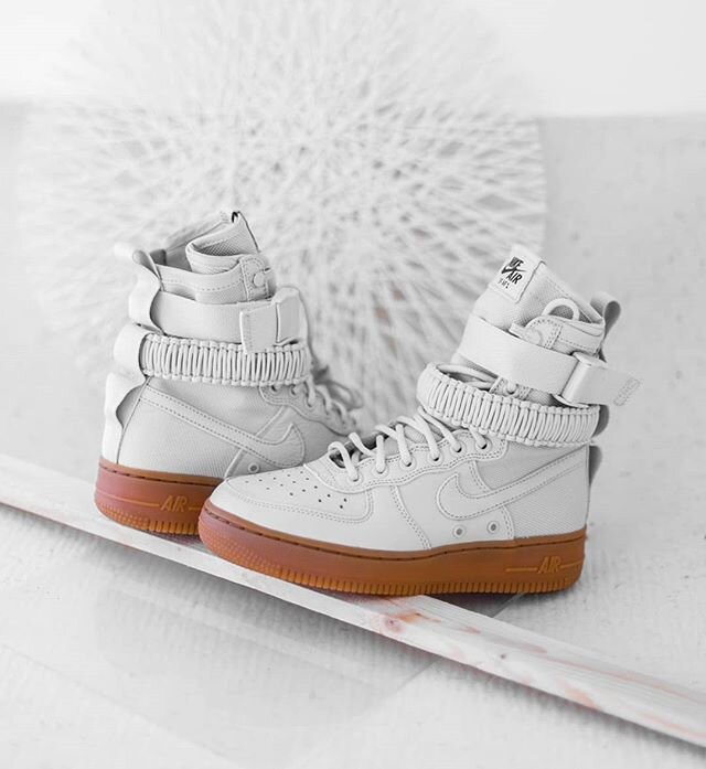 Take a look at the amazing Nike W SF AF-1 Light Bones 😍 arent they magic?✨ @nike @nikewomen - 
#nike #nikewomen #nikesf #nikesfaf1 #nikespecialfield #producto #fotografoinstagram #fotografoproducto #fotografocomercial #fotografainstagram #encasa #qu