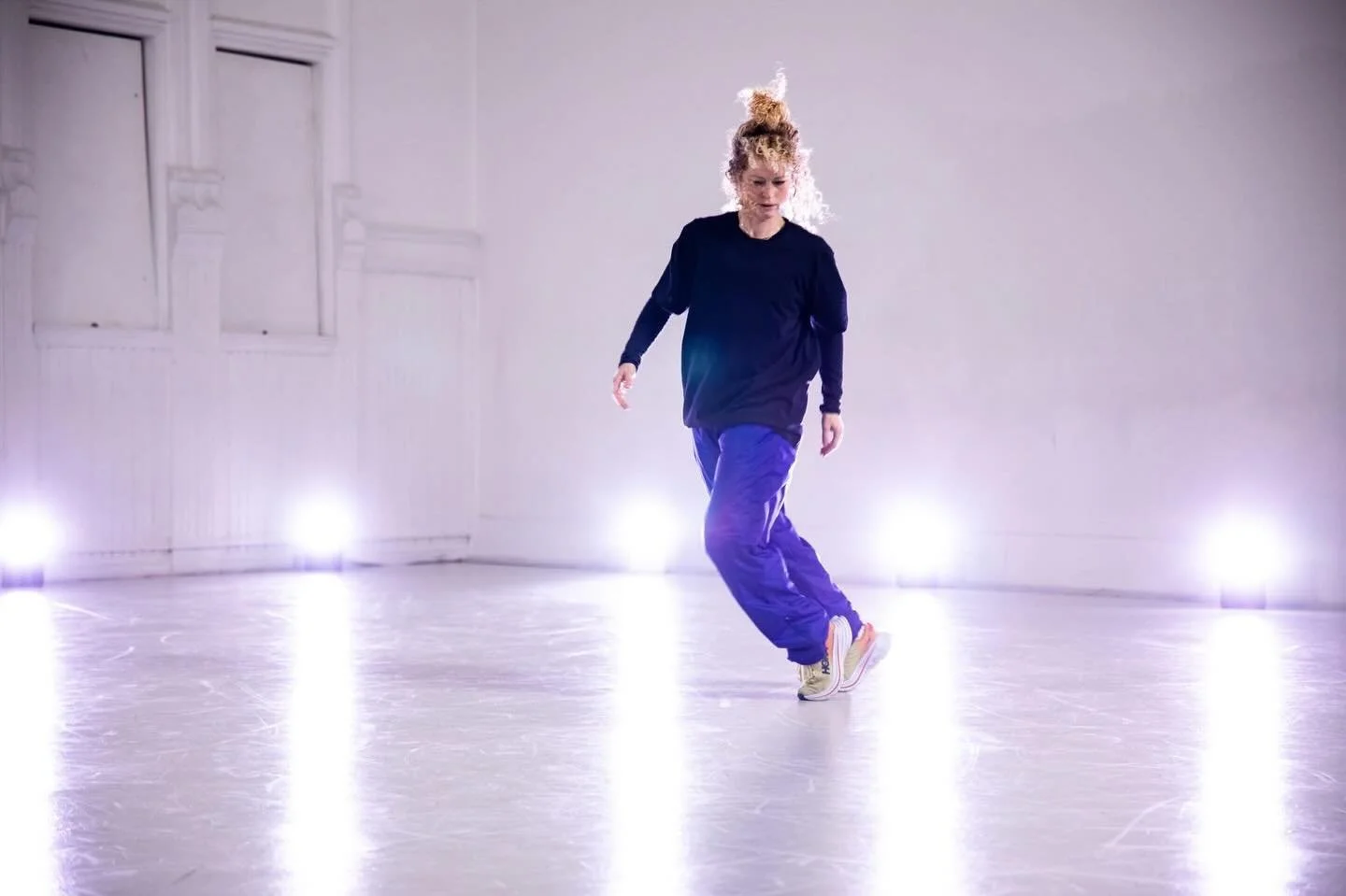 &Aring;rets tema for Dansens Dager-dansen er solodansen 💙

Den dansen som kommer fra deg og som er din egen signatur. Den kan utf&oslash;res i ulike former helt uavhengig av sjanger, den kan v&aelig;re satt, eller ikke satt, den kan danses p&aring; 