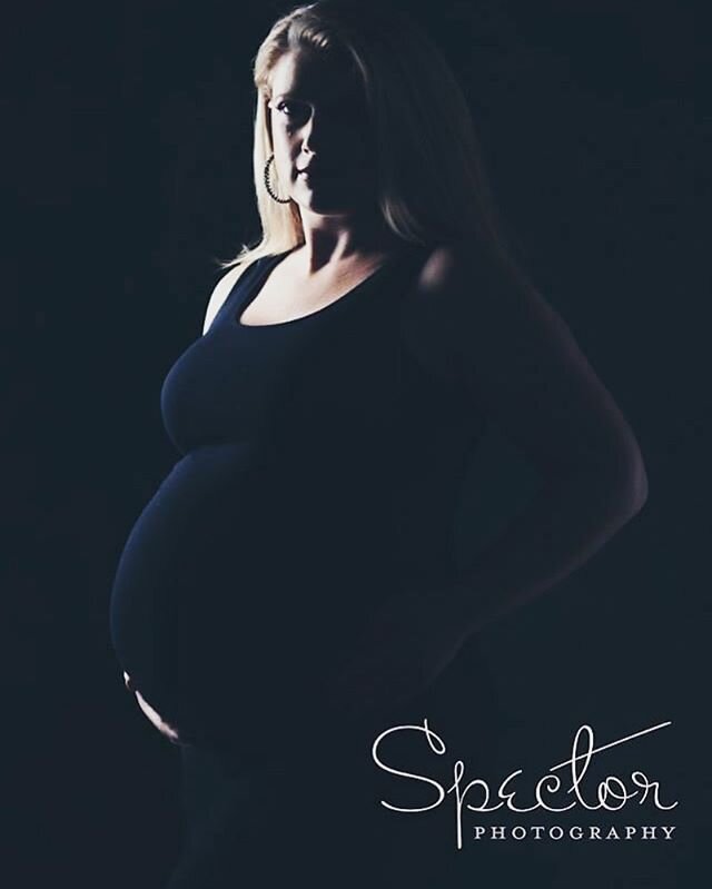 The elegance of motherhood #maternityphotography #maternityshoot #maternityphotoshoot #bostonmaternity #beverlymaternityphotoographer #northshorematernityphotographer #spectorphotographybeverly #newbornportrait #newbornphotography #bostonnewborn #mat
