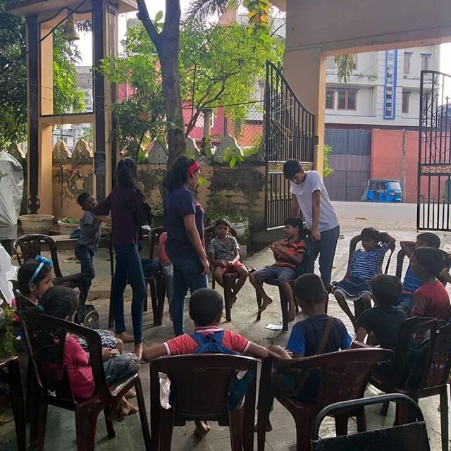 It's always a #creative lesson with our dedicated #volunteers 
Building a brighter future. Redesigning education.
#redesign #education #innovation