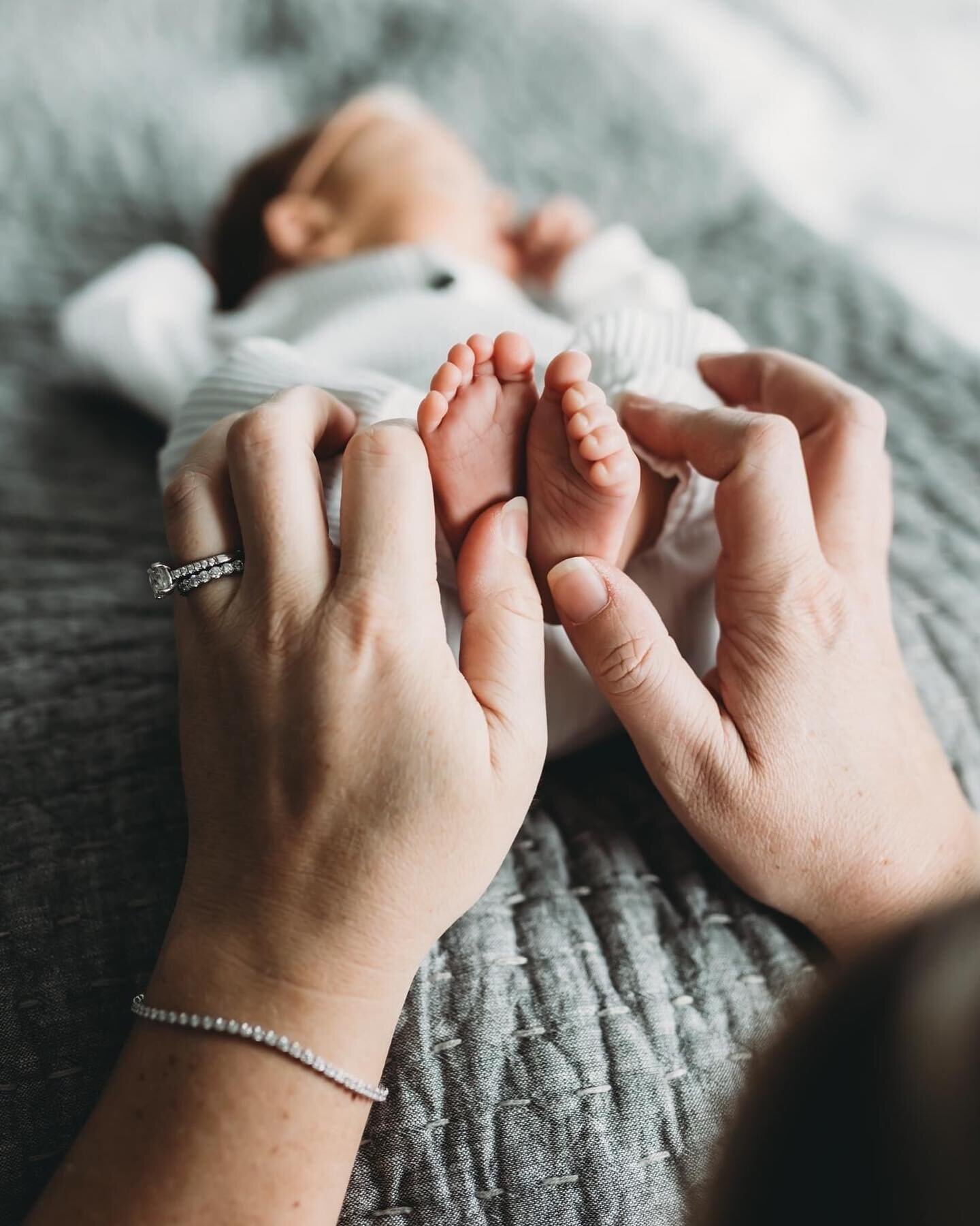 Baby toes are definitely one of my top 10 absolute favorite things. All 10 of them!!!