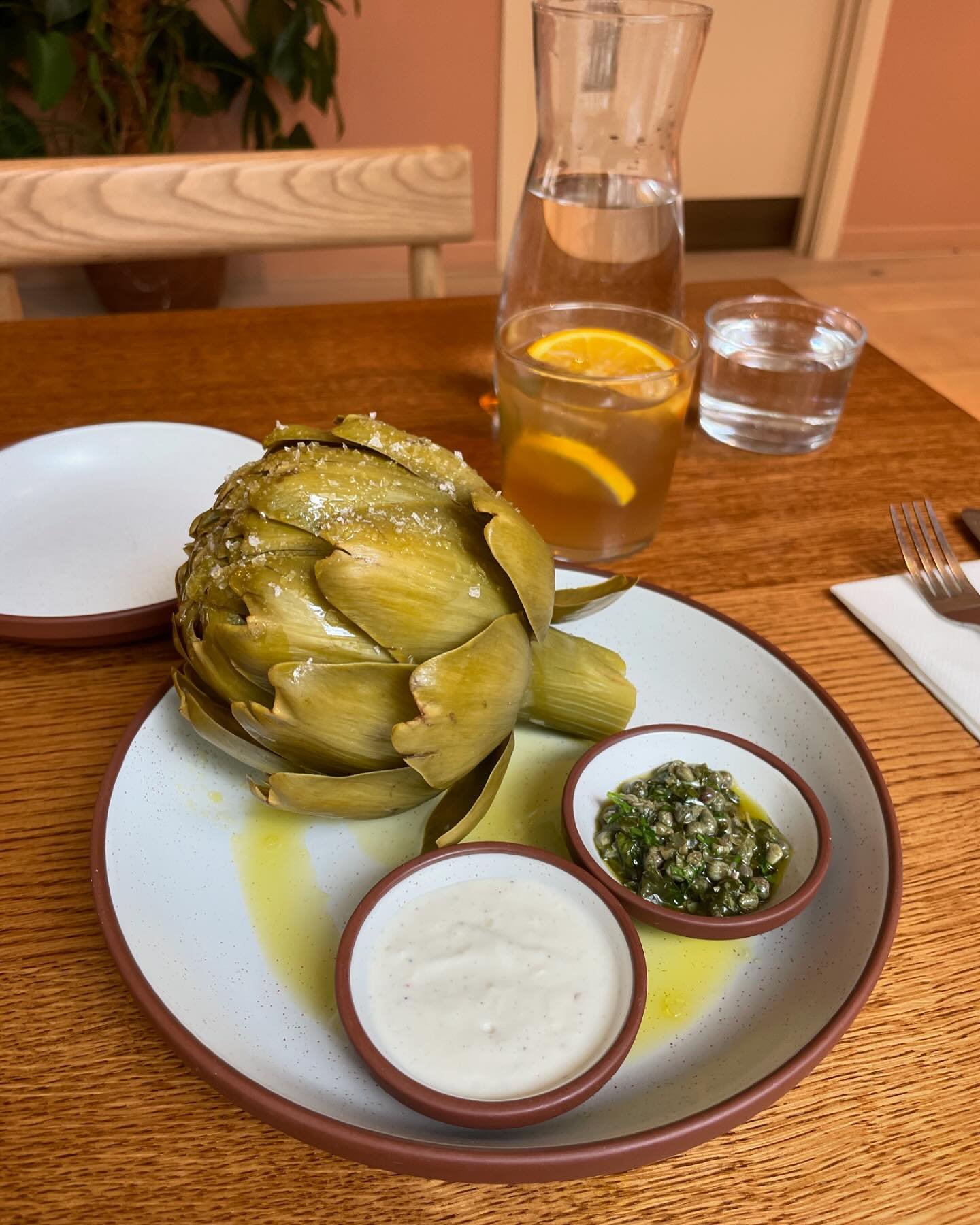 Had the most gorgeously executed artichoke for lunch at @honeyandco Daily! When I saw they had this seasonal delight I hightailed my ass straight over. Artichoke has always had me in a chokehold. 

I was stunned at first to see I was alone in my arti