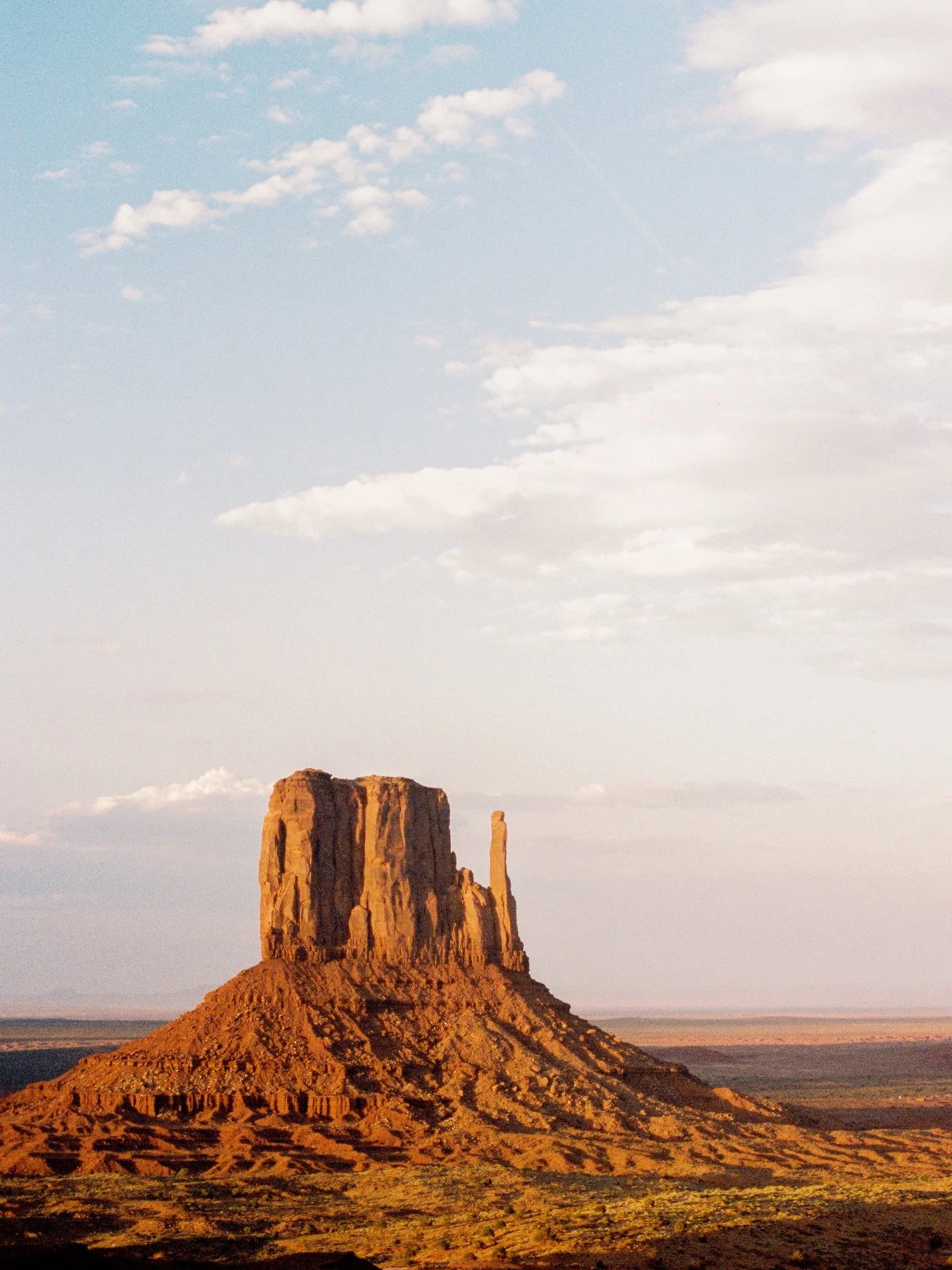 My Monument Valley series of photographs is in the shop. Photographed on Portra 400. Link in profile.

#35mmphoto #portra400film #monumentvalleynavajotribalpark #travelphotography #fineartphotography
