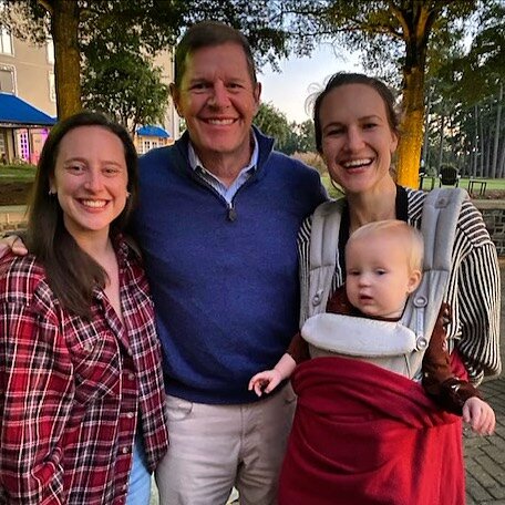 Feagin Alumni, sisters Frush with Dean Taylor! 🤩 Jenna Frush is doing emergency medicine in Boston, and
Sarah Frush Cotter is Cardiothoracic Anesthesia at Duke now! Sarah also has two children (Will and Quinn) with her husband, Phil Cotter. #feagin 