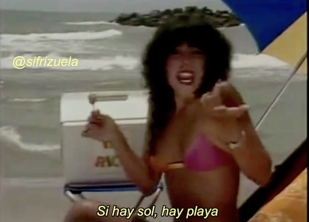 - ¿Tú eres Conejito Malo, el del amorfoda? ¡Me privo! ¡No puede ser! ¡Prométeme que me vas a llevar a la Placita a perreare!
- Bueno gorda, ¿Qué te parece este sábado?
- Muérete que no, porque estoy comprometida con Bettina y Federico para ir a la Ci