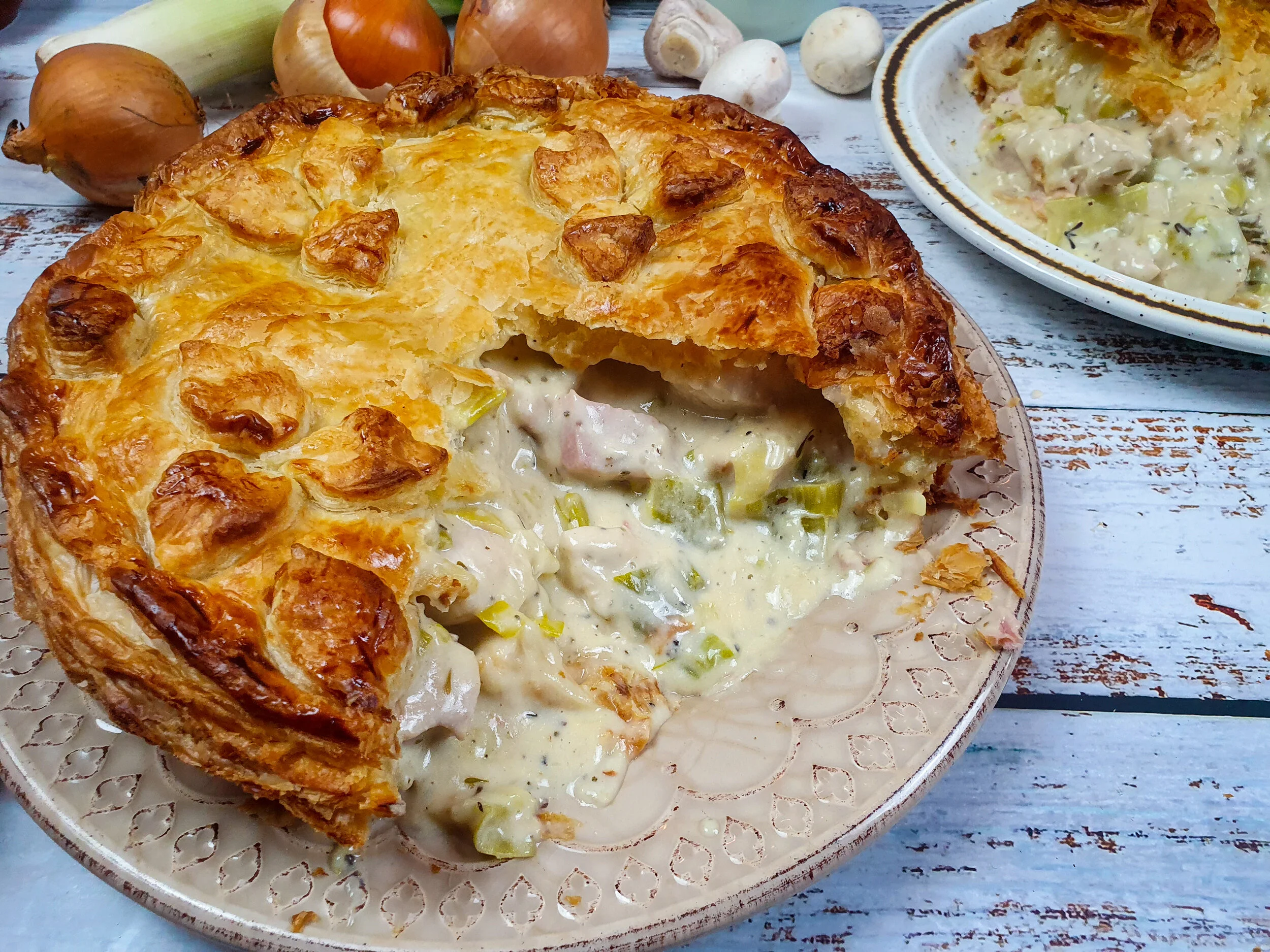 Deliciously Creamy Chicken, Ham and Leek Pie — Dinner Smells Great