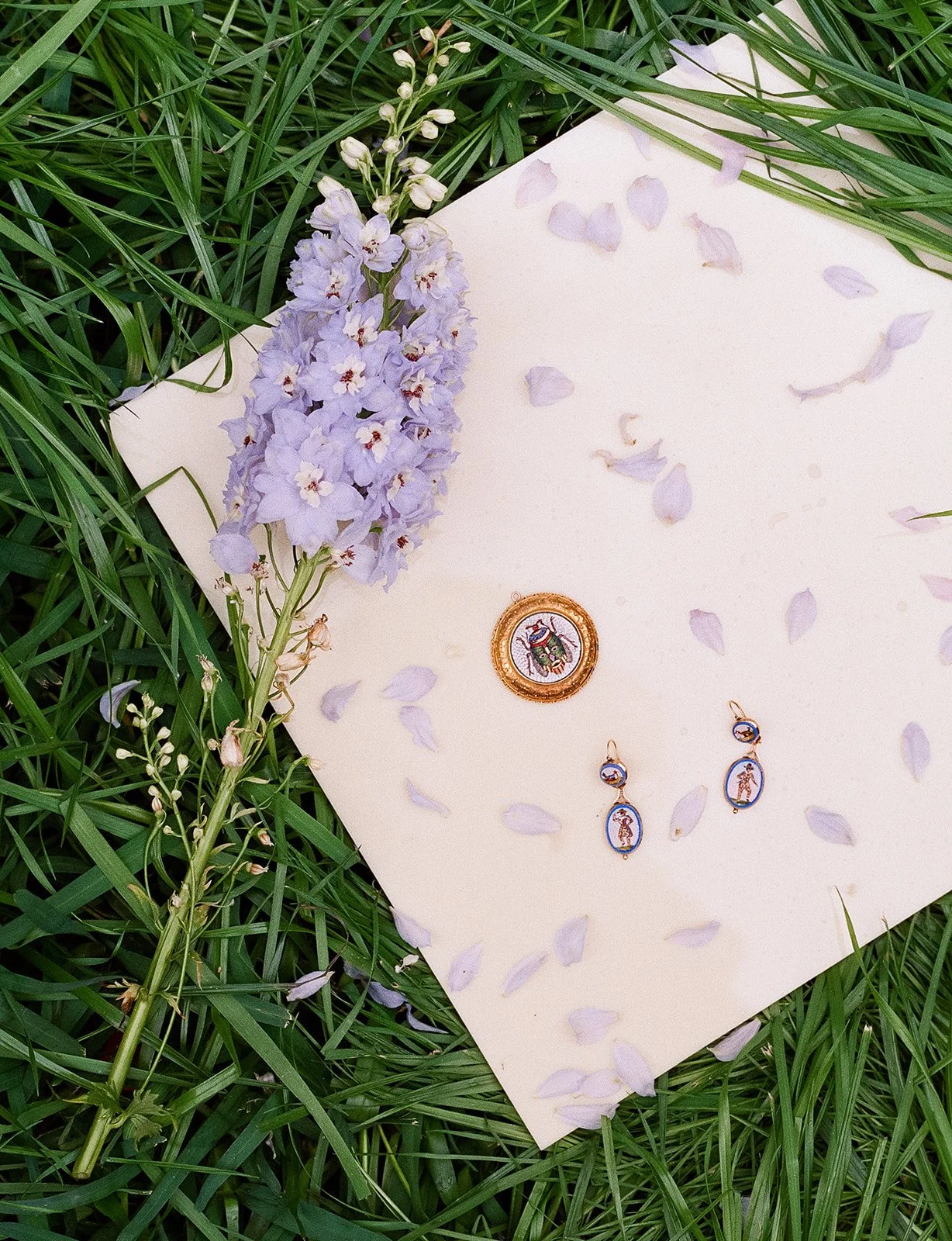   Bell and Bird  
Photographed by Ashlee Huff  
Bell and Bird Spring Lookbook