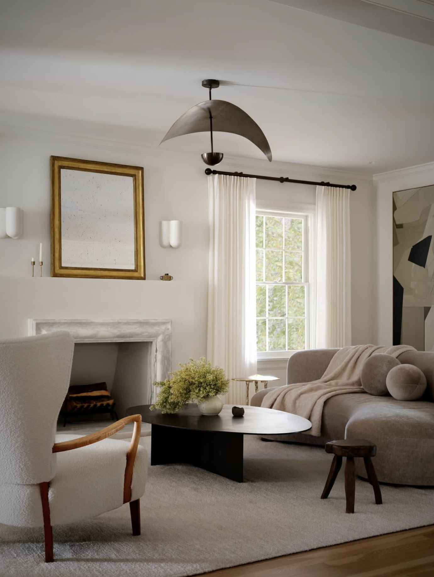 Private Residence      
Interior Design by Hunt Architecture    
Photographed by Lindsay Brown