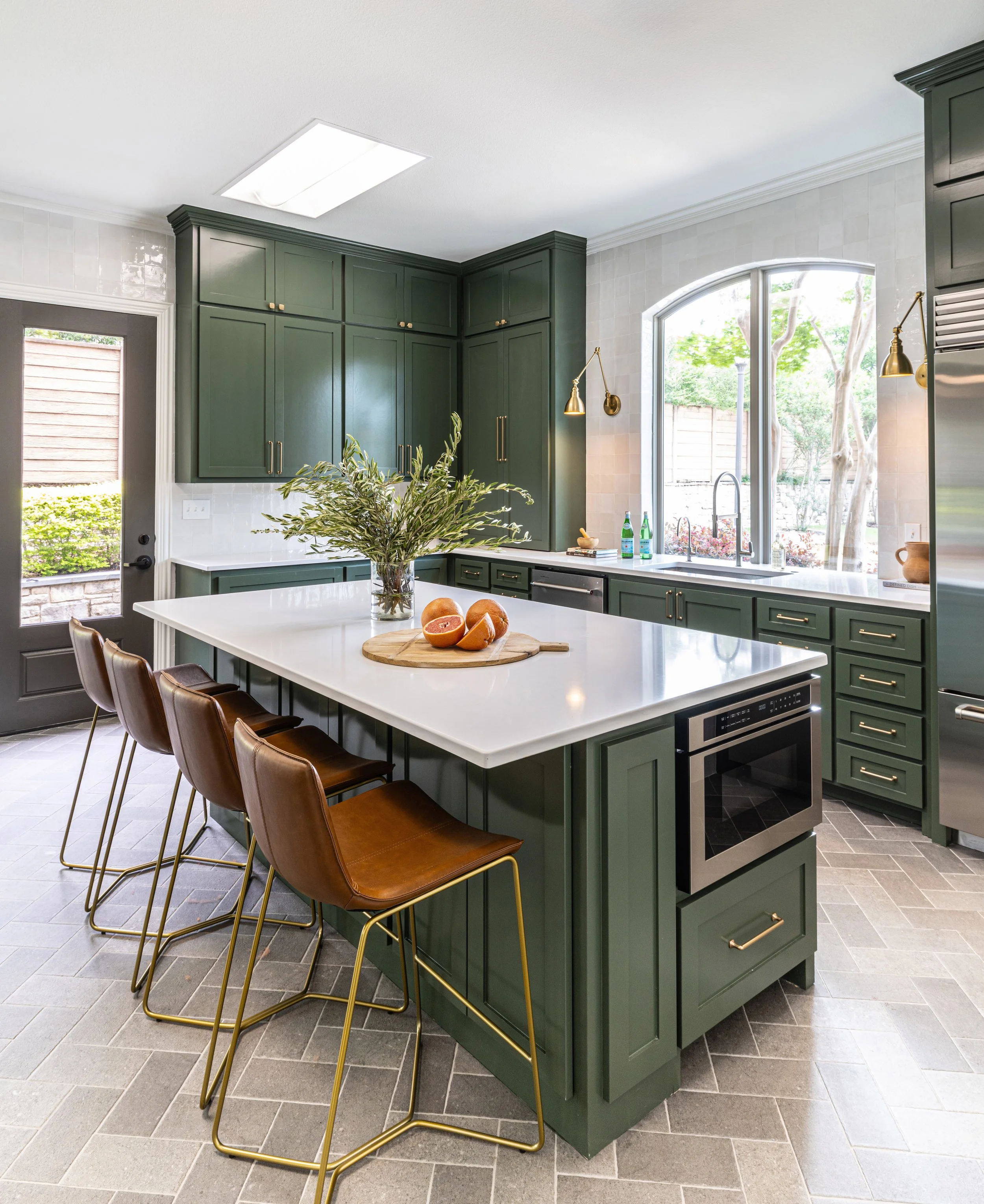 Fort Worth Interior Designer, Interior Design, Fort Worth dental office interior design,
DFW designer, commercial interior designer, fort worth commercial project, commercial
finish selections, custom millwork, upscale commercial interiors, custom fr