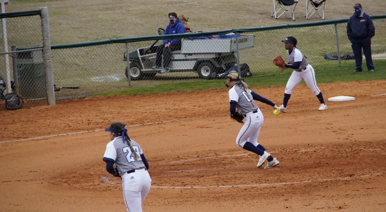Jaguar softball team splits series on the road with Coker University