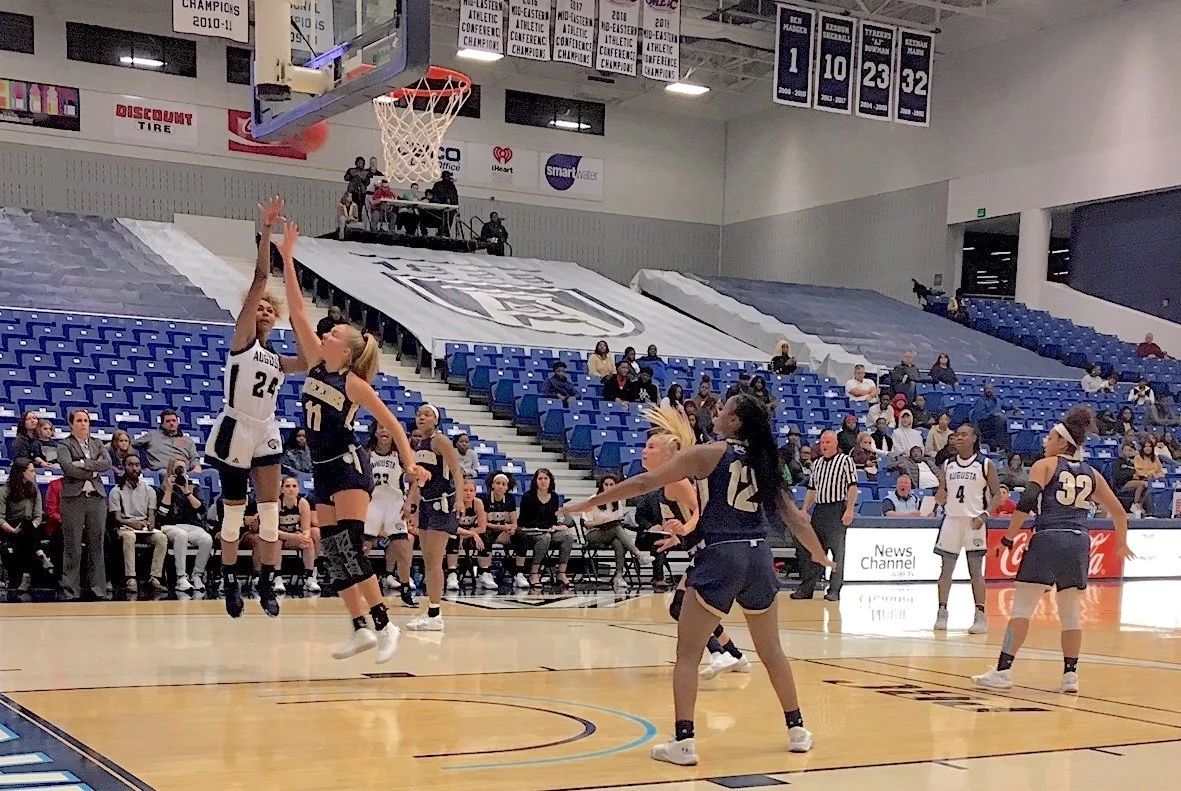 AU women’s basketball team gains split in season-opening weekend