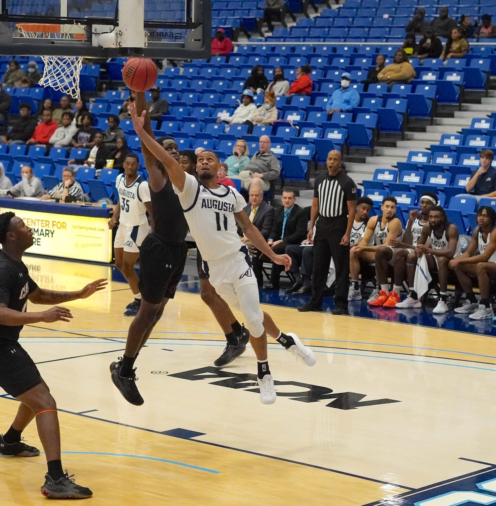 Dominant first-half performance lifts No. 10 AU over Claflin 77-53