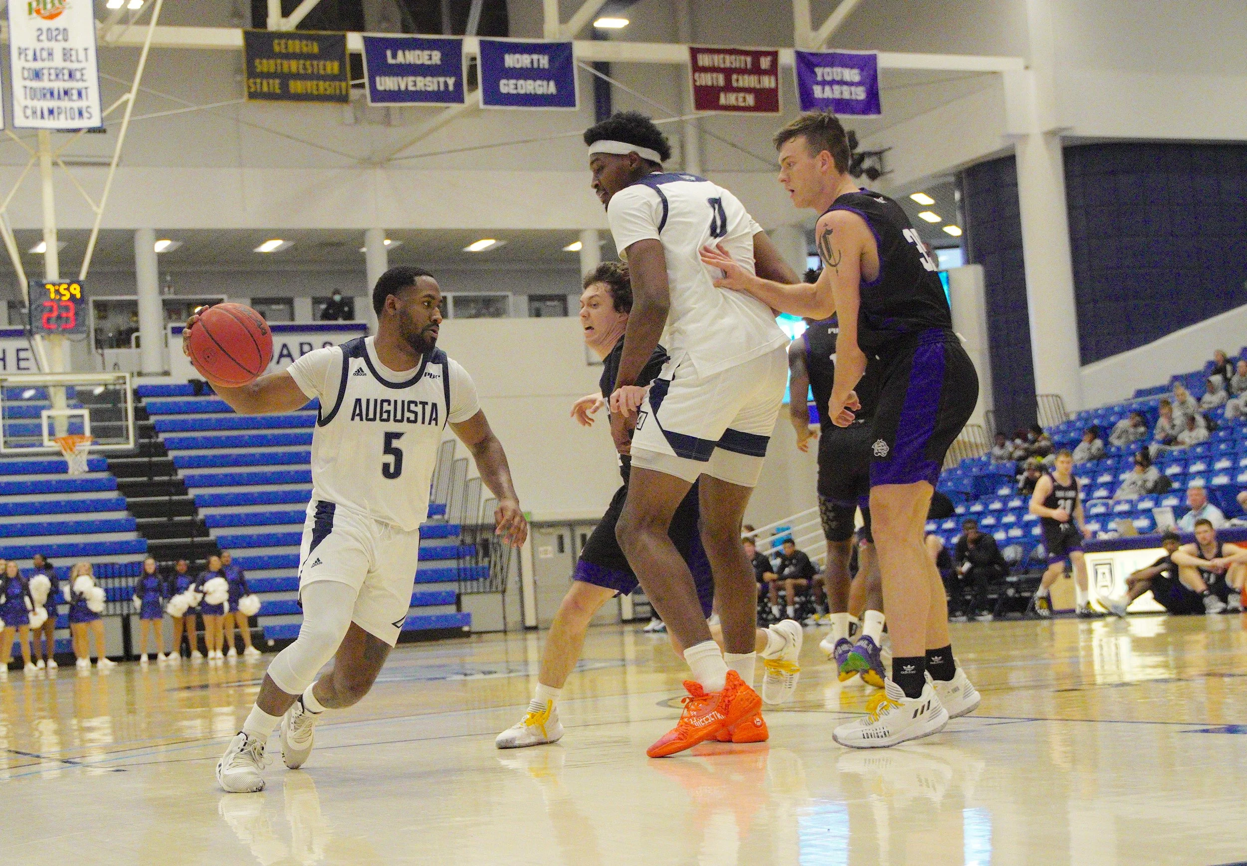Arnold notches 1,000th career point as Jaguars blow out the Mountain Lions 