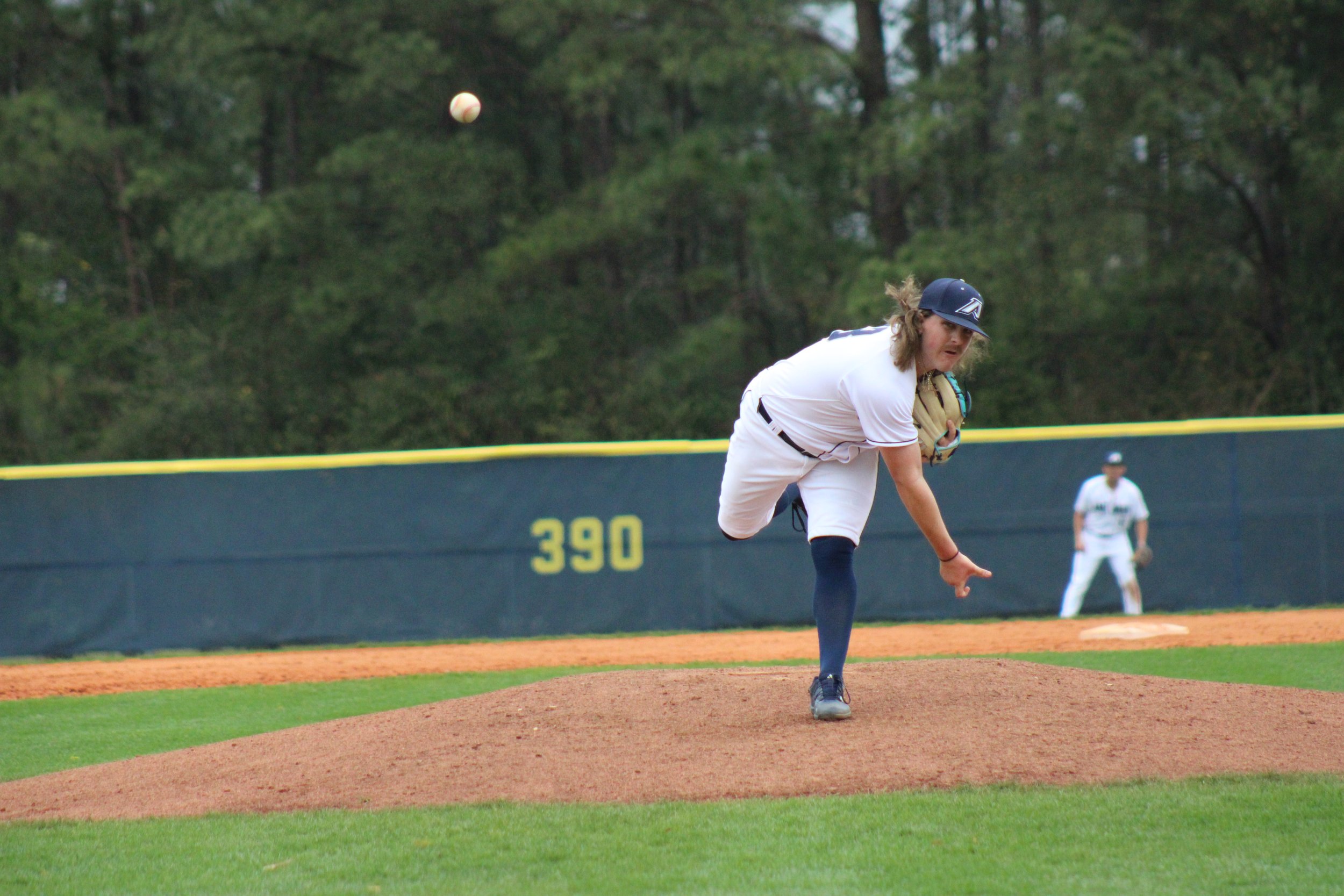 AU baseball grabs mid-week win before weekend conference series 