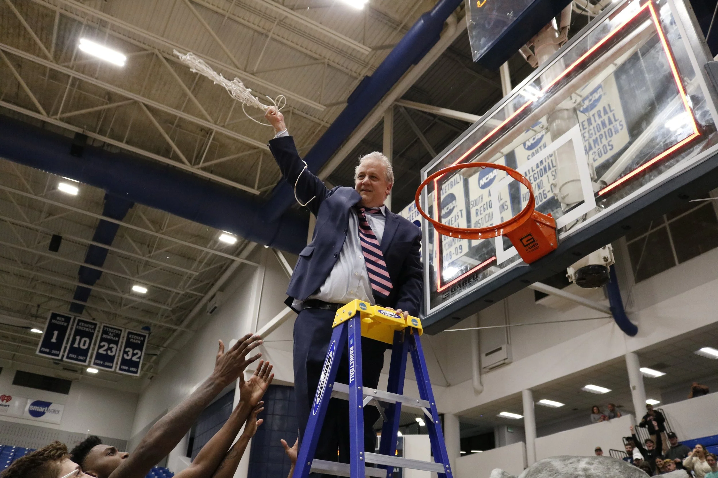 Dip on ladder -mk.JPG