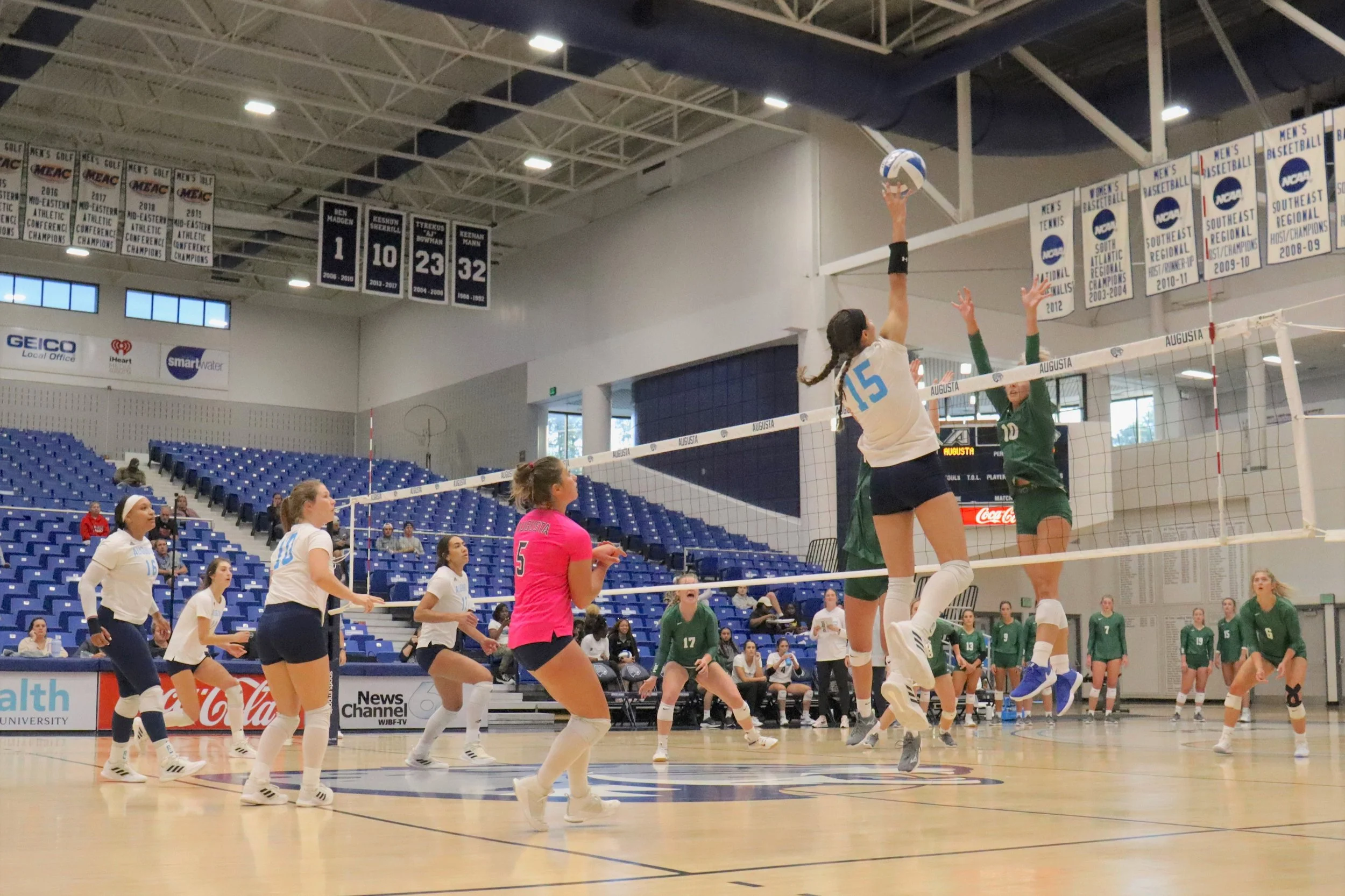 AU volleyball moves back into first place with win at Young Harris
