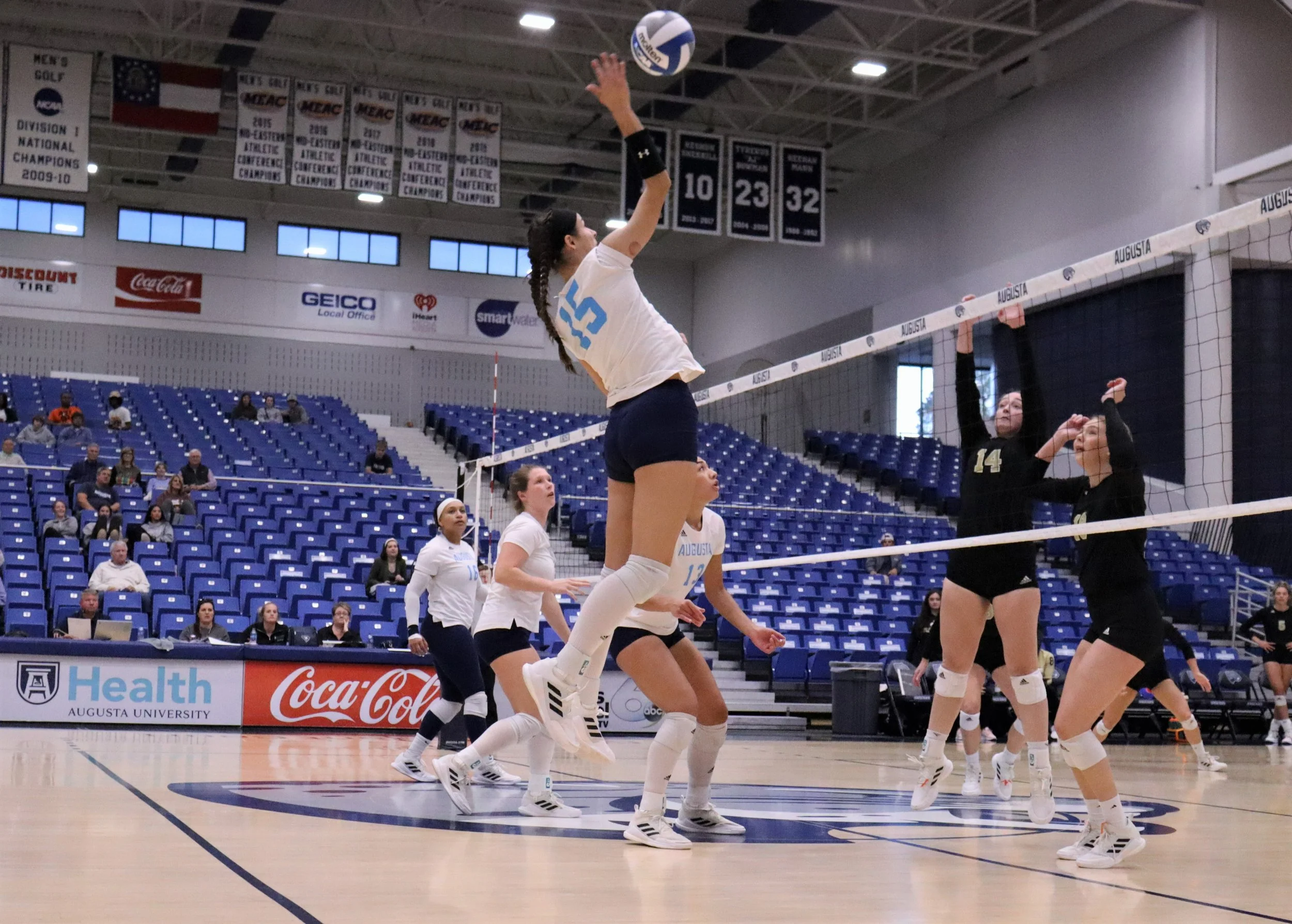 AU's Quarles nets 500th win of her volleyball coaching career