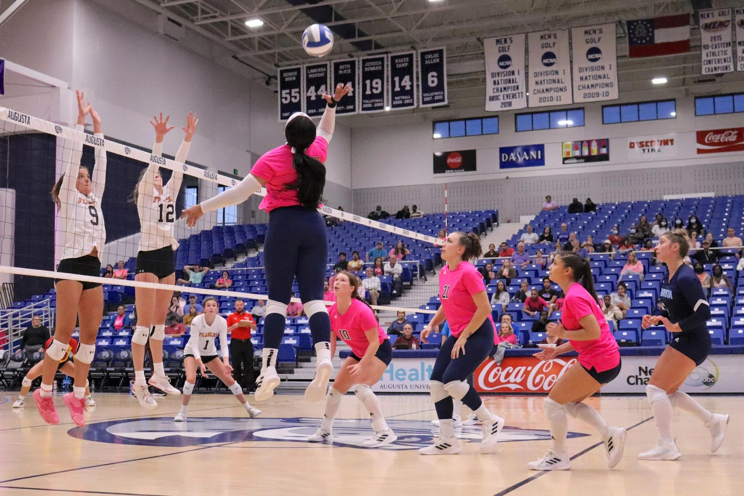 Jaguar volleyball team wins ninth in a row, is ranked second in Southeast