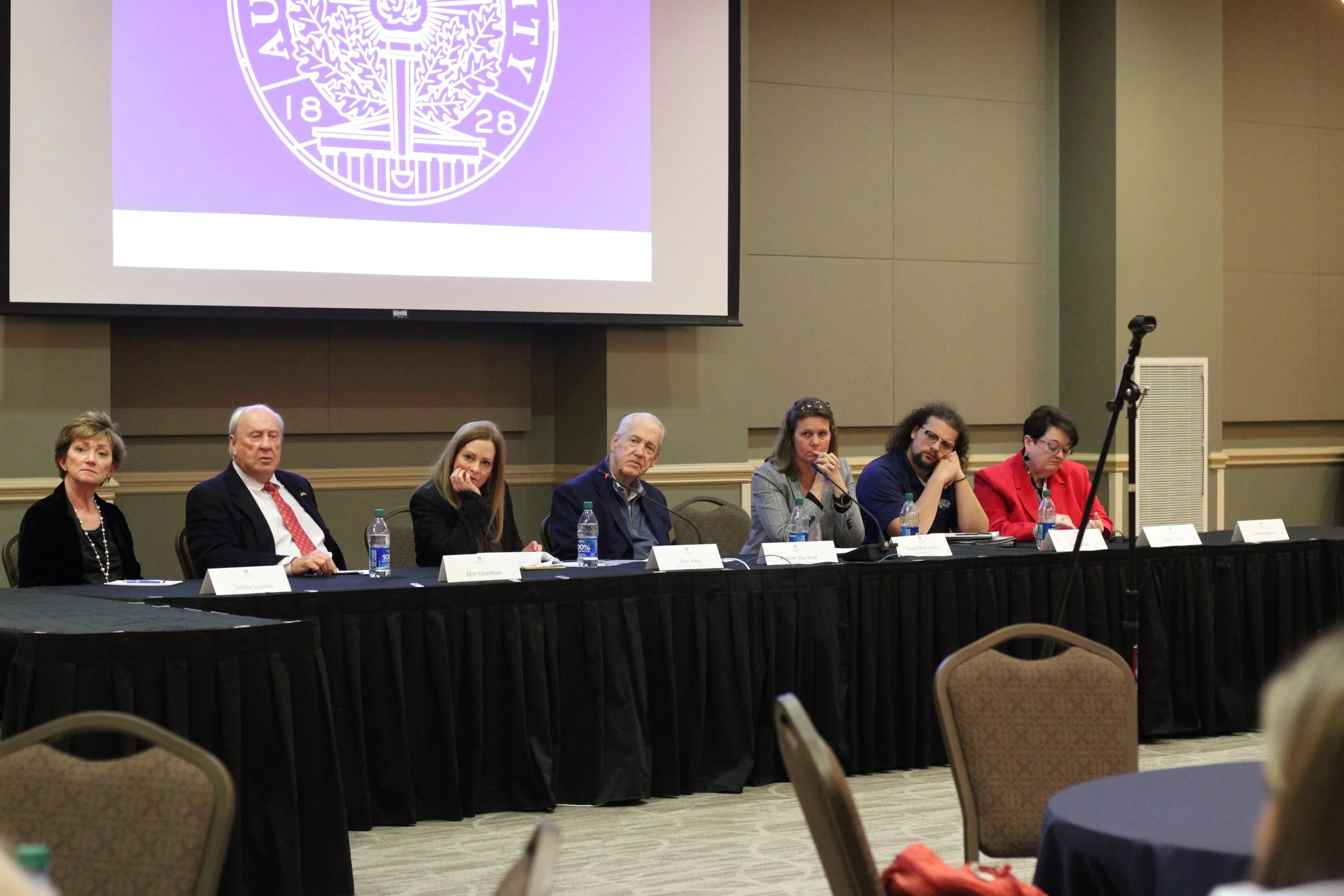 Community shares thoughts with AU presidential search committee