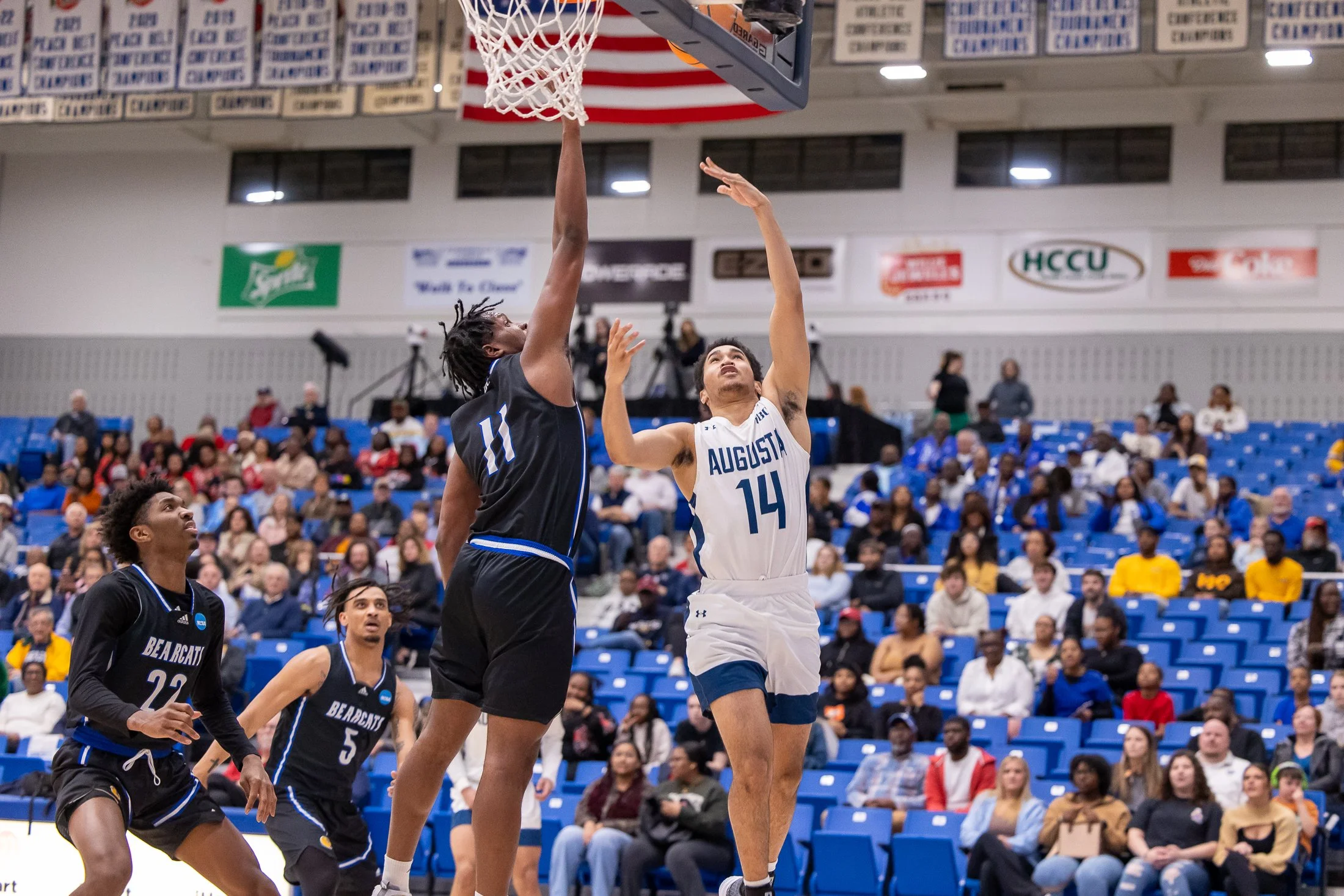 AU men take down No. 11, PBC leader Lander, 75-67