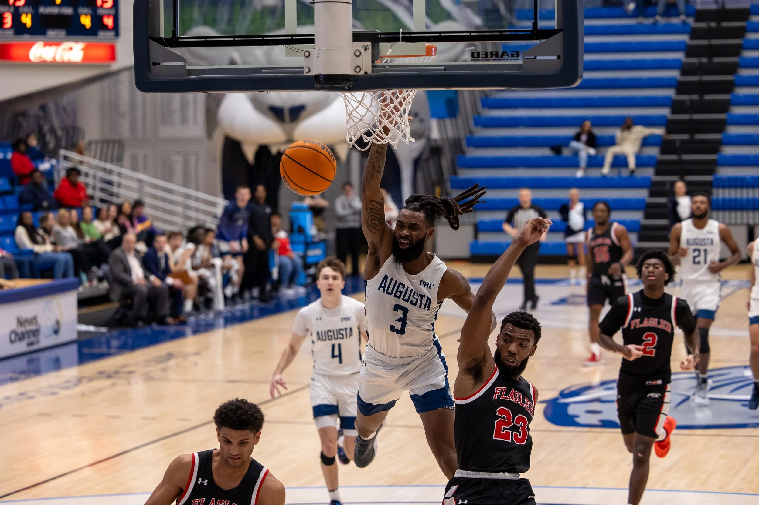 AU men take sole possession of fourth place; Jaguar women stay in first