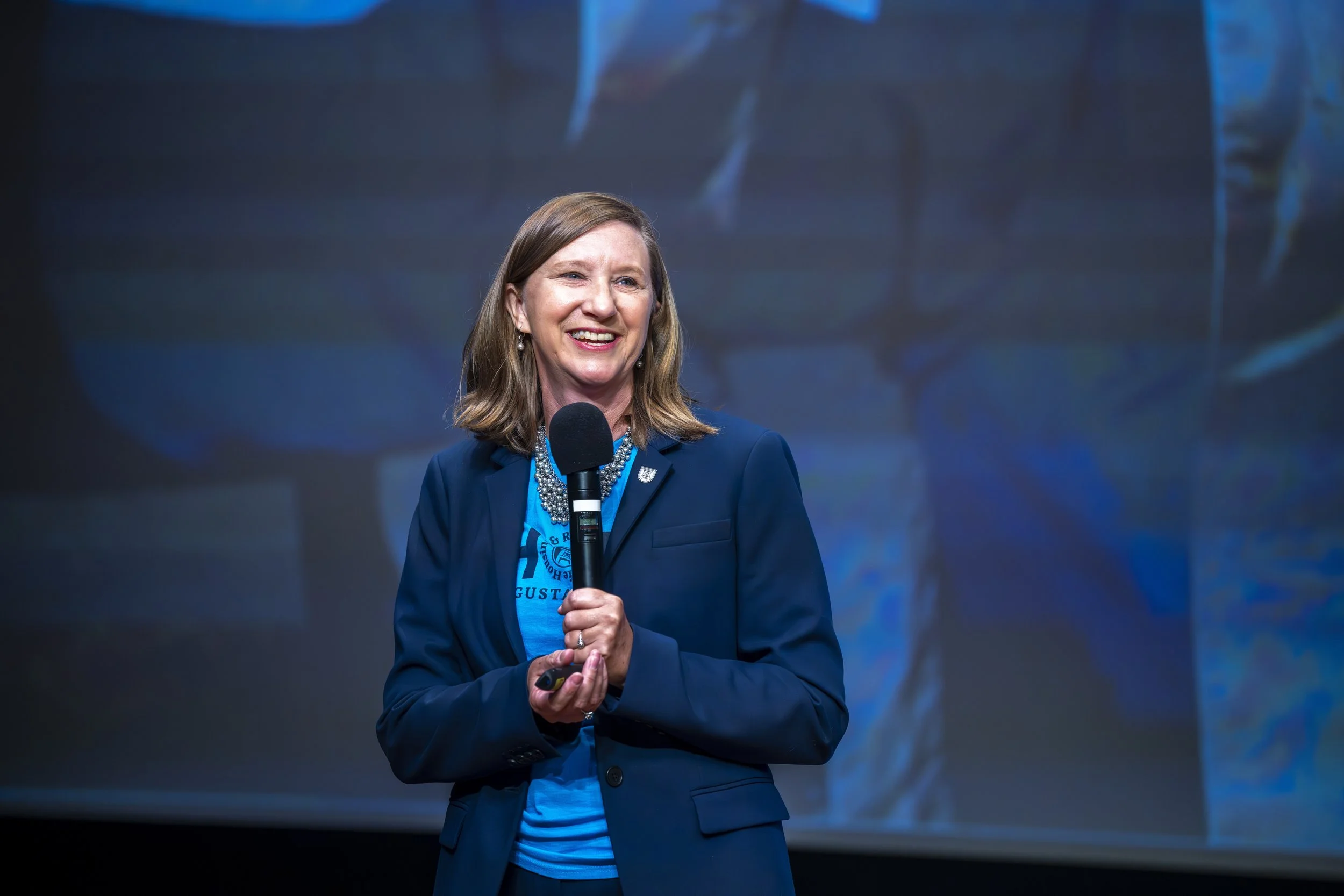 Davies highlights why AU continues to grow its enrollment