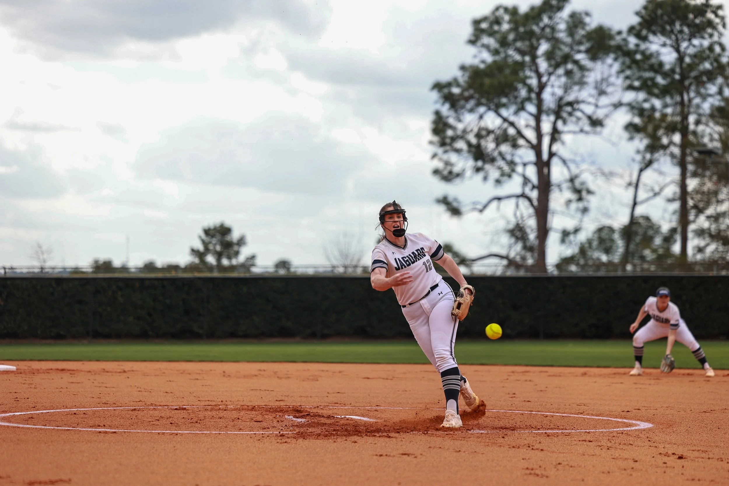 Gibson does it all in Jaguars’ sweep over Belmont Abbey